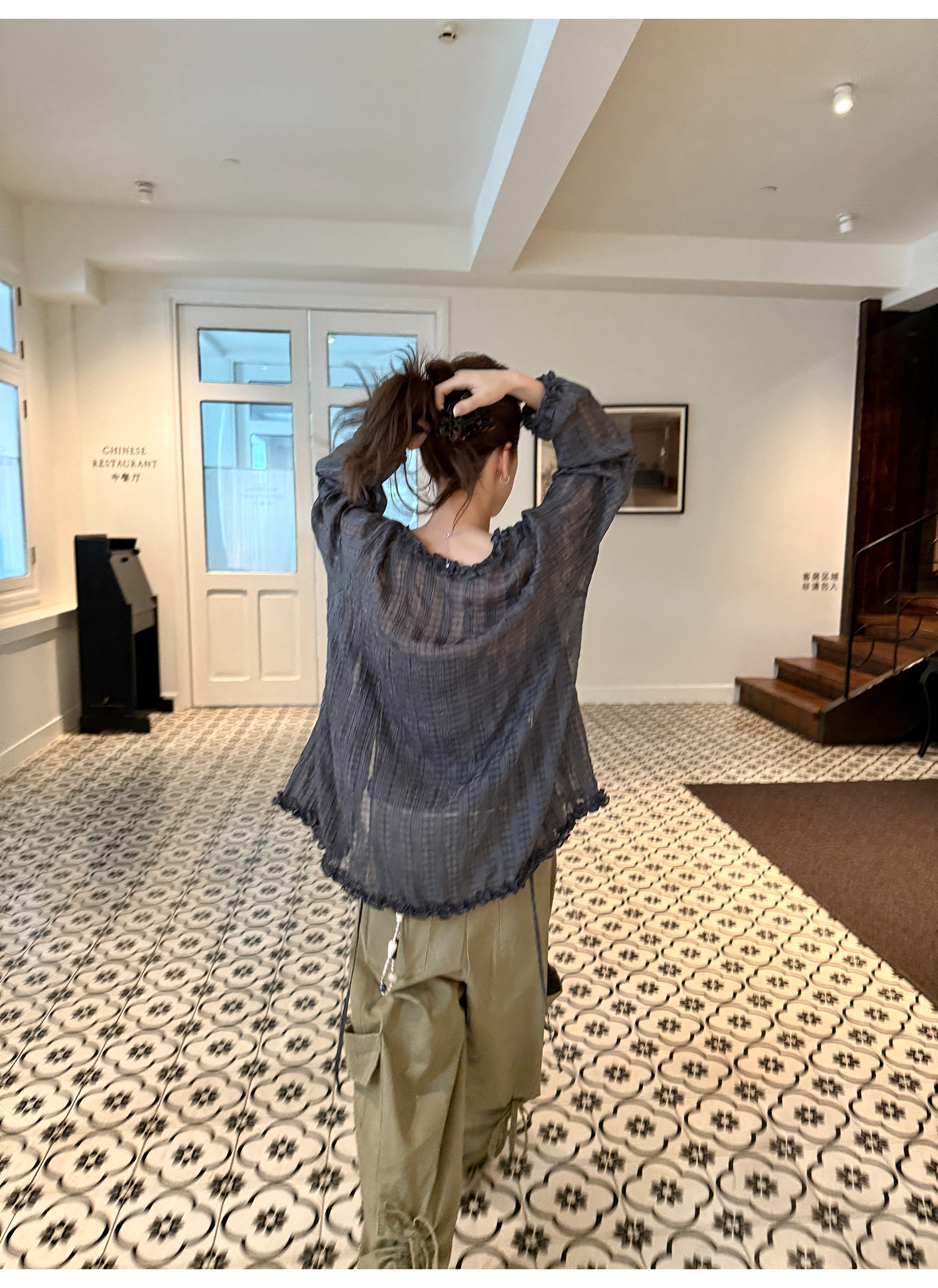 LelyMooch フリル付きVネックチェックシャツ  LEM204