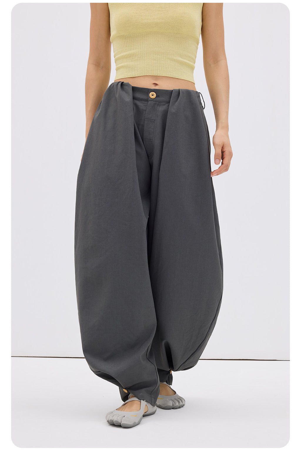 Pantaloni Ampi con Drappeggio Strutturat  LOM057