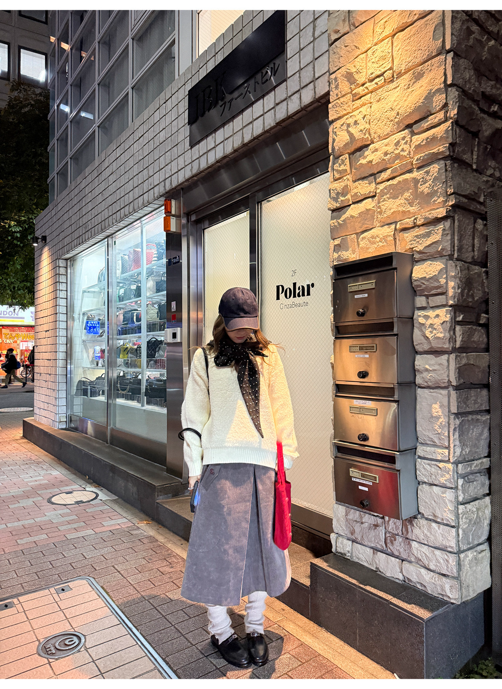 LelyMooch ウール100％ Vネック ニット  LEM285