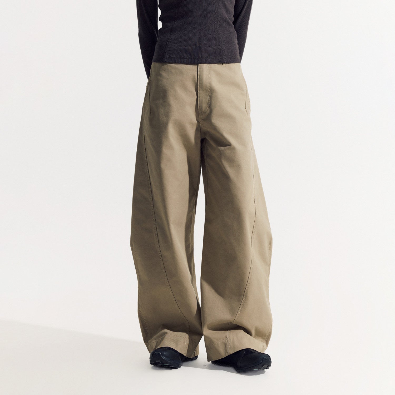 LOM030同型 軽やかな春夏素材 立体カーブワイドパンツ  LOM051