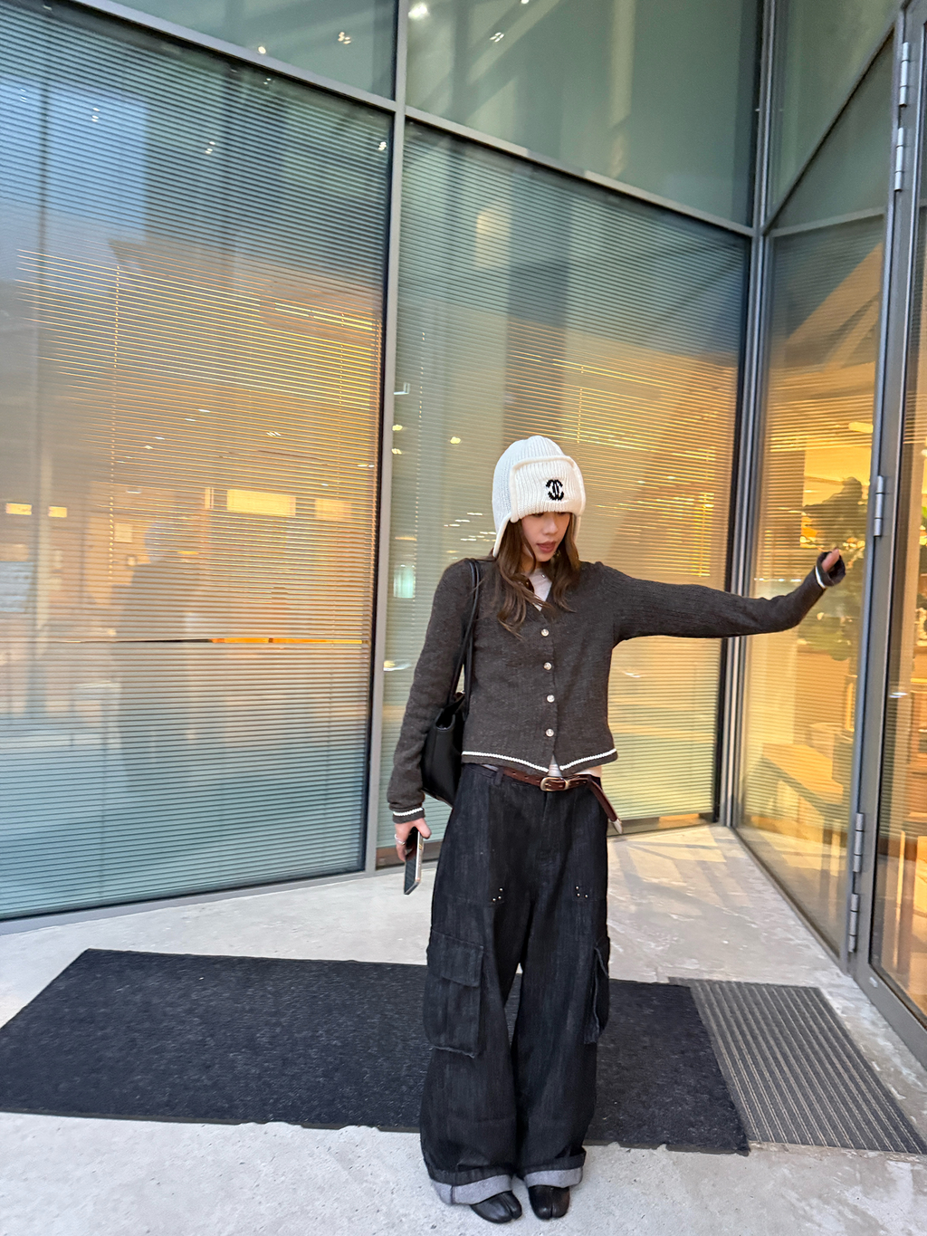 LelyMooch セルビッジ黒デニムパンツ　LEM257