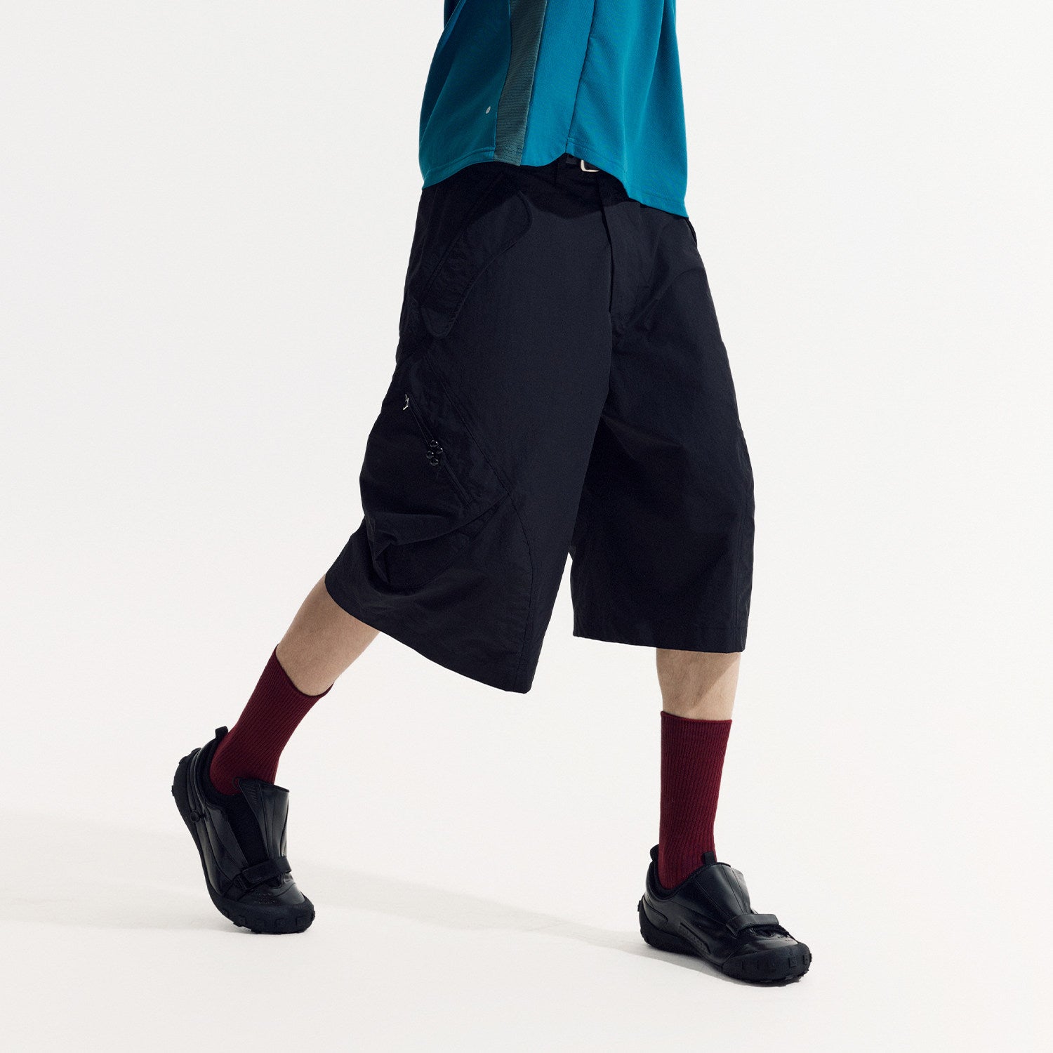 Curved 3/4-Length Pants with Large Pockets LOM054