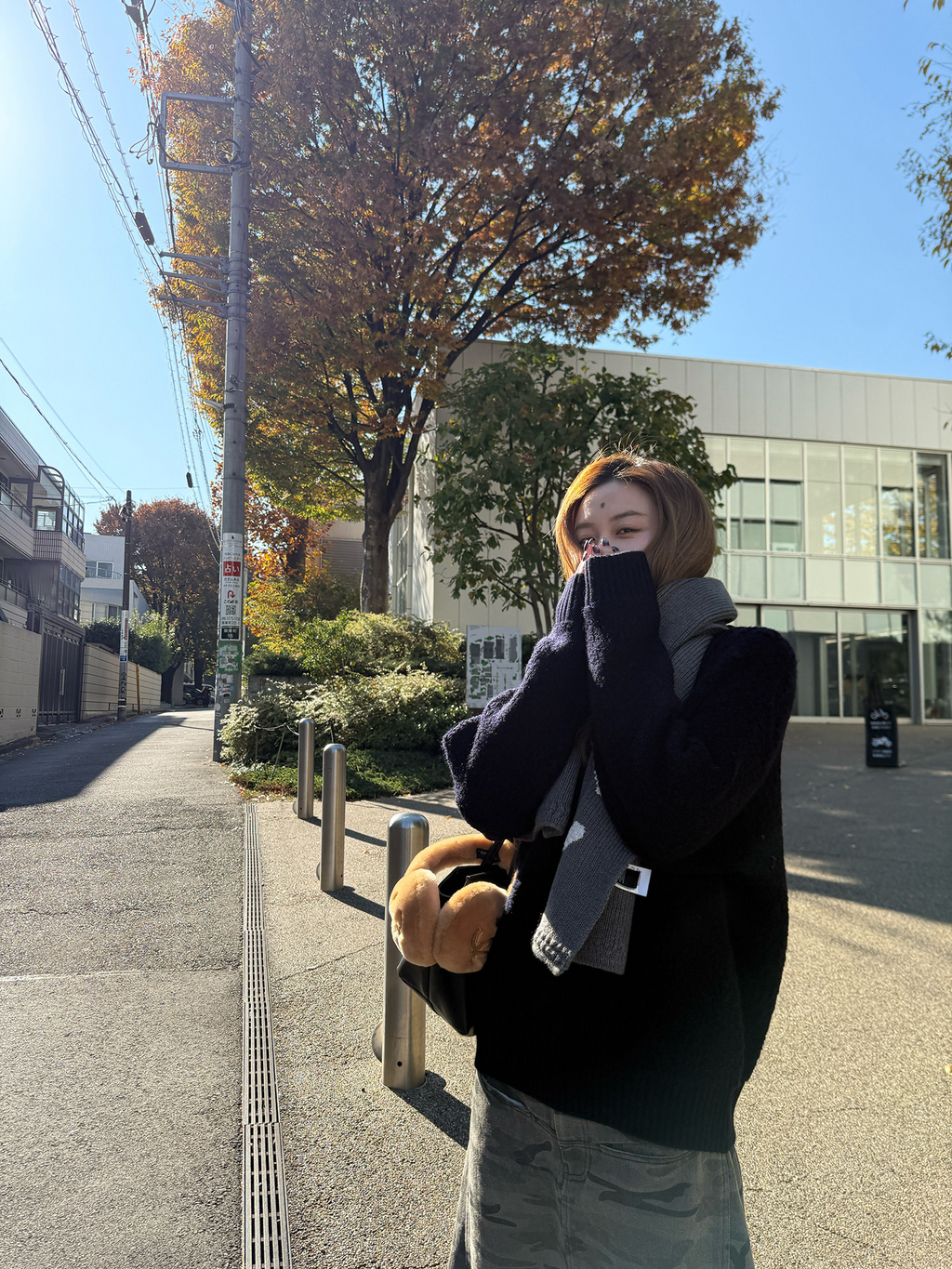 LelyMooch ウール100％ Vネック ニット  LEM285