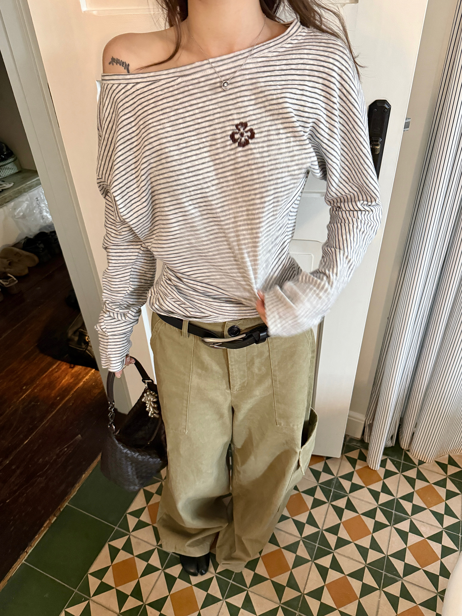 LelyMooch 小花刺繍ストライプトップス  LEM210