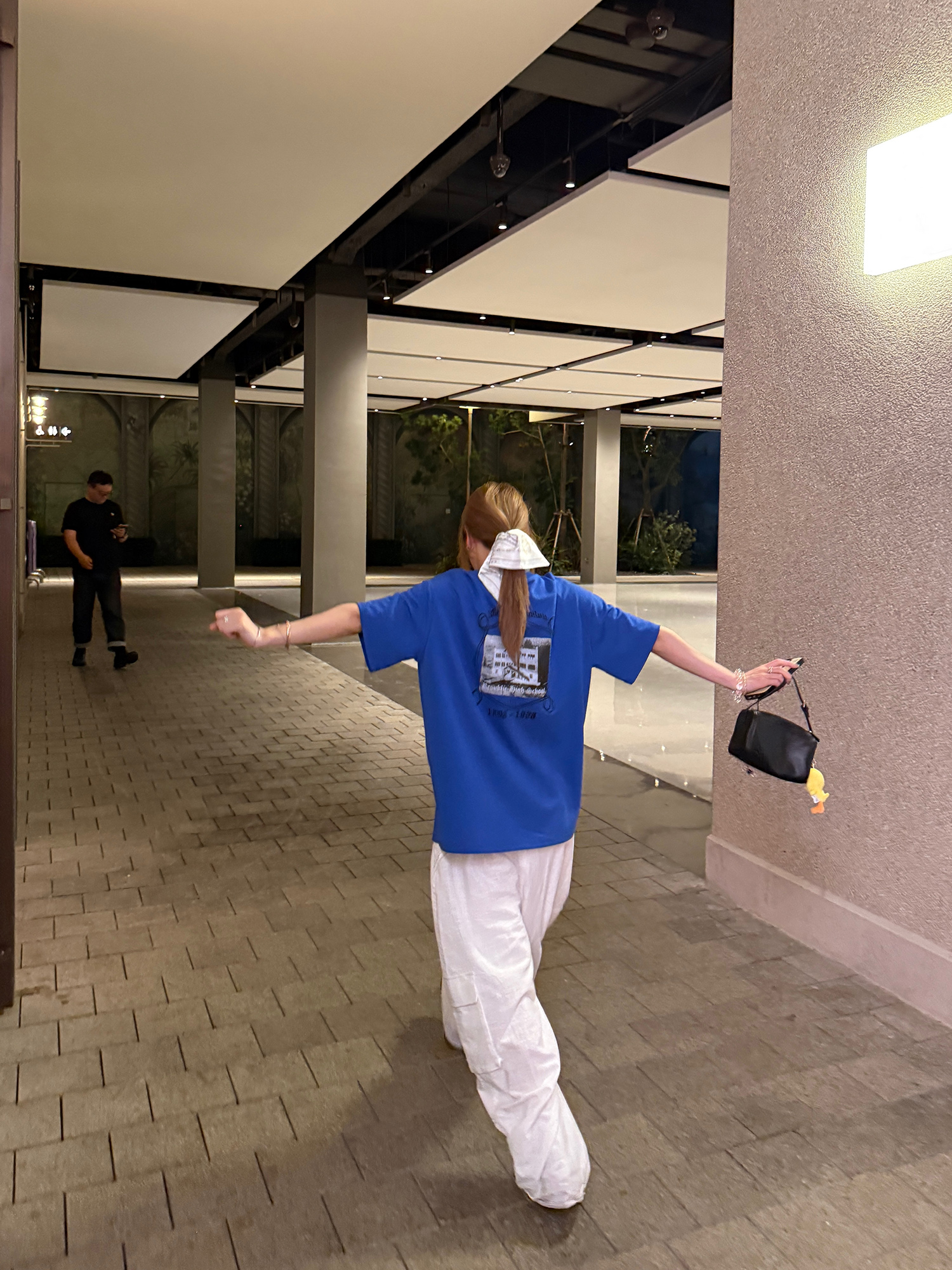 LelyMooch クラインブルー×スタッズTシャツ｜2色展開  LEM194