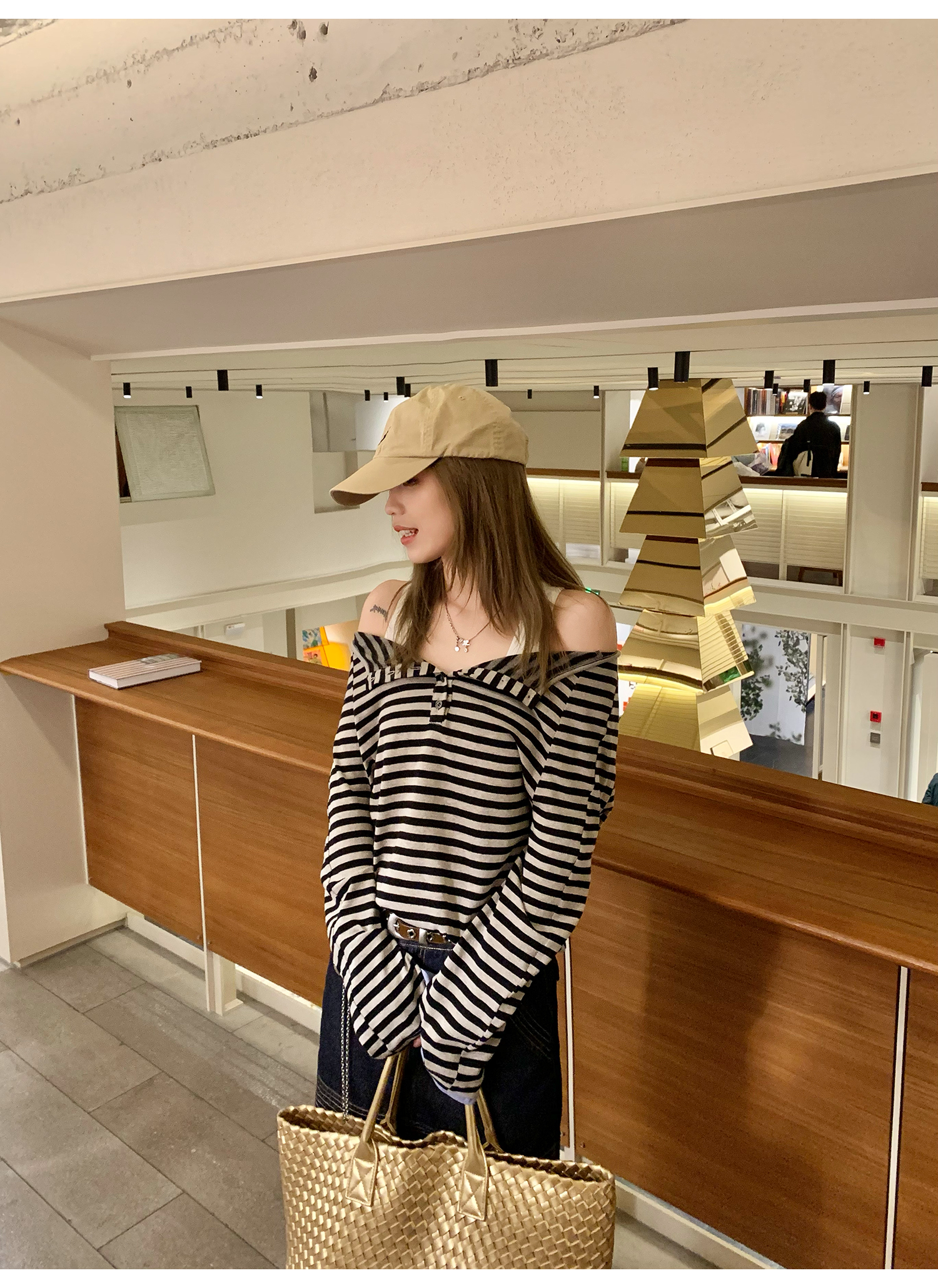 LelyMooch  オフショルダー ストライプ ロンTシャツ  LEM120