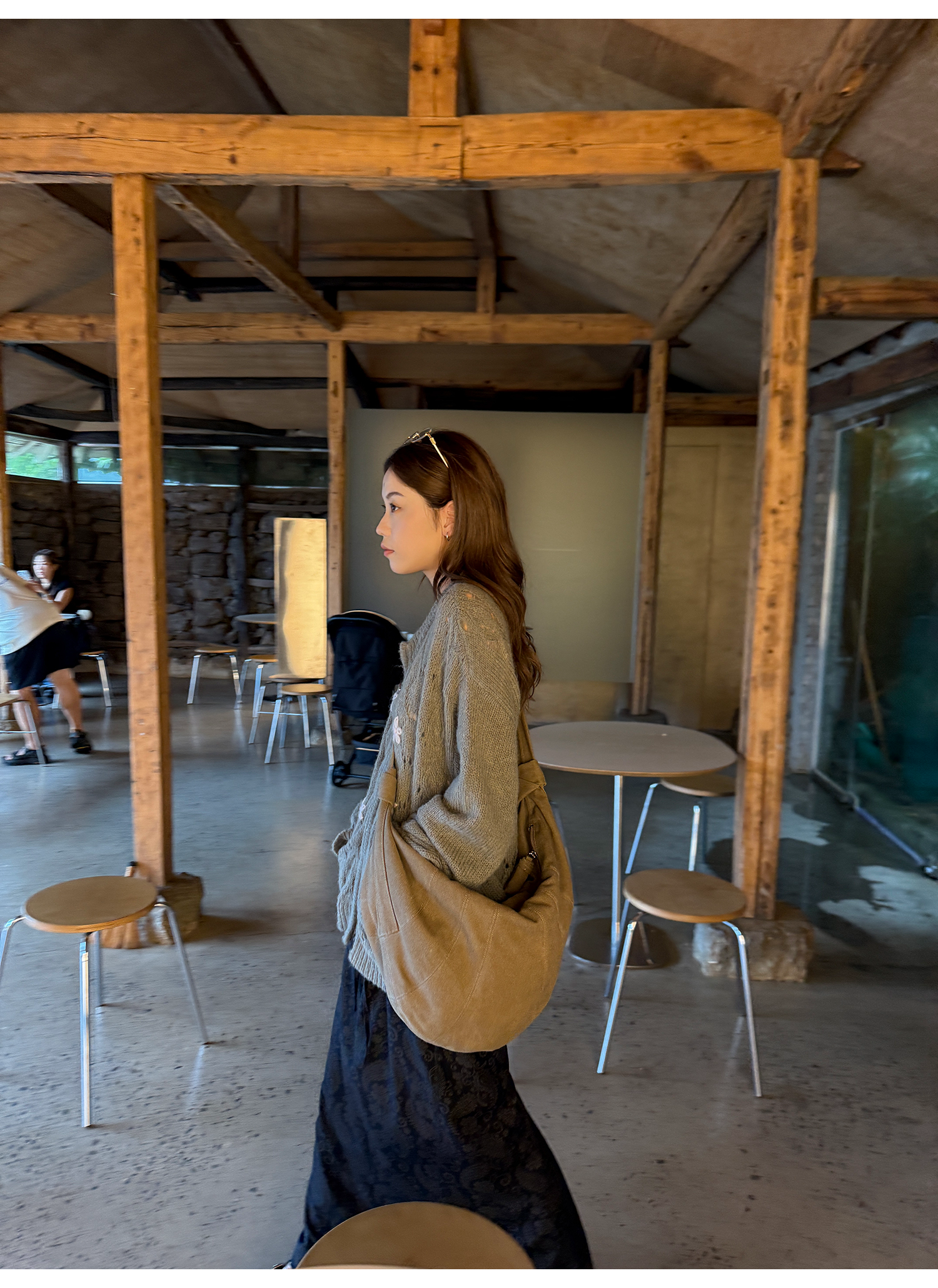 LelyMooch 小花刺しゅうウールジップカーディガン  LEM230