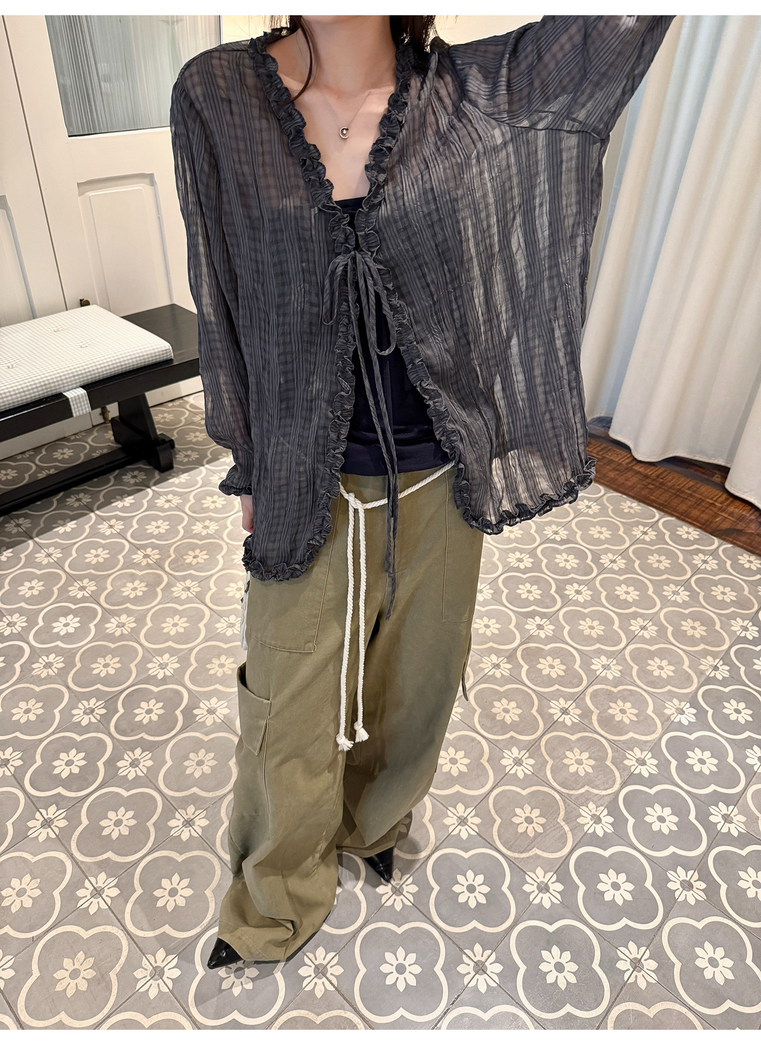 LelyMooch フリル付きVネックチェックシャツ  LEM204