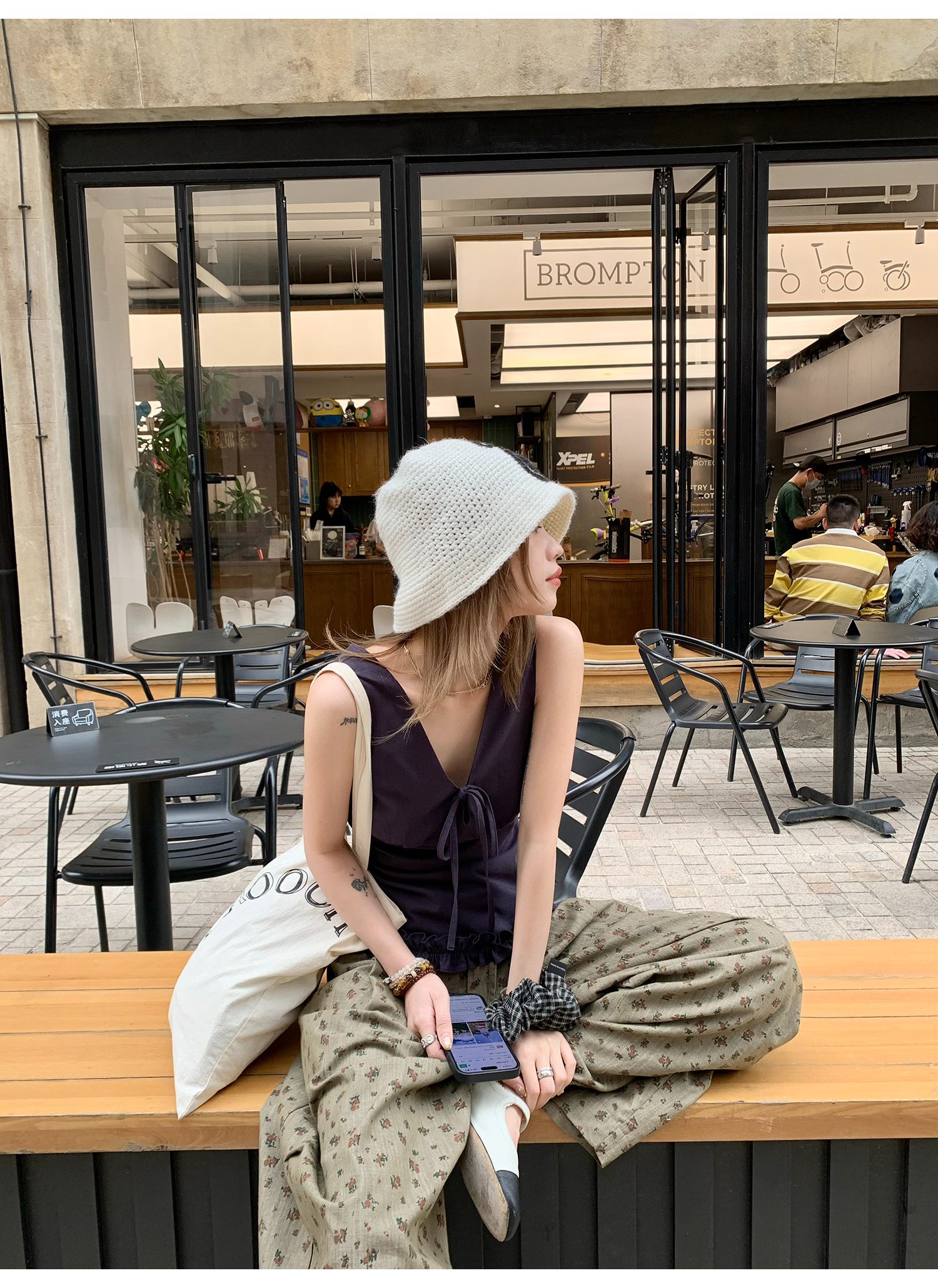 LelyMooch clean fit Vネック×リボン フリルトップス  LEM159