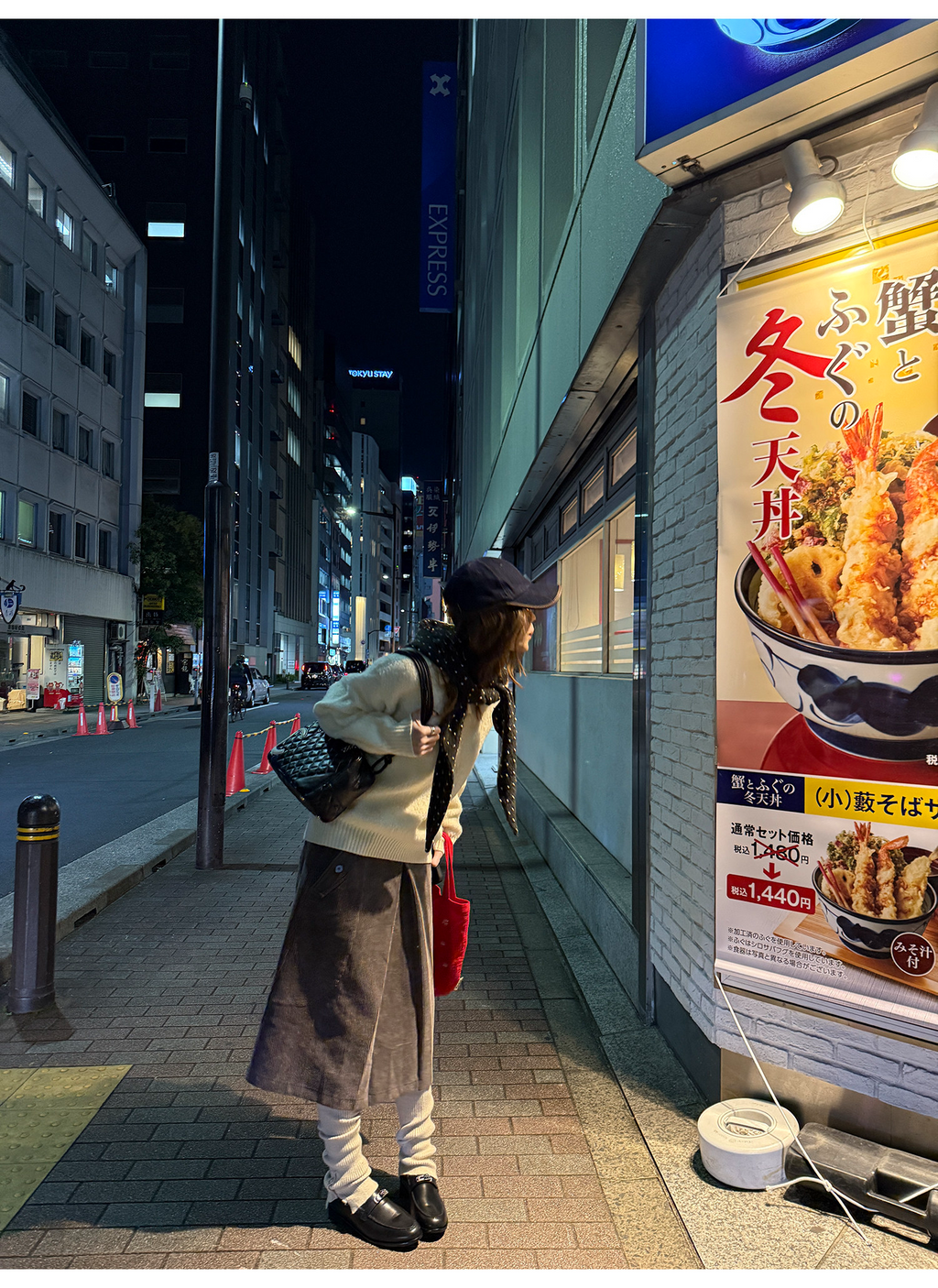 LelyMooch ウール100％ Vネック ニット  LEM285