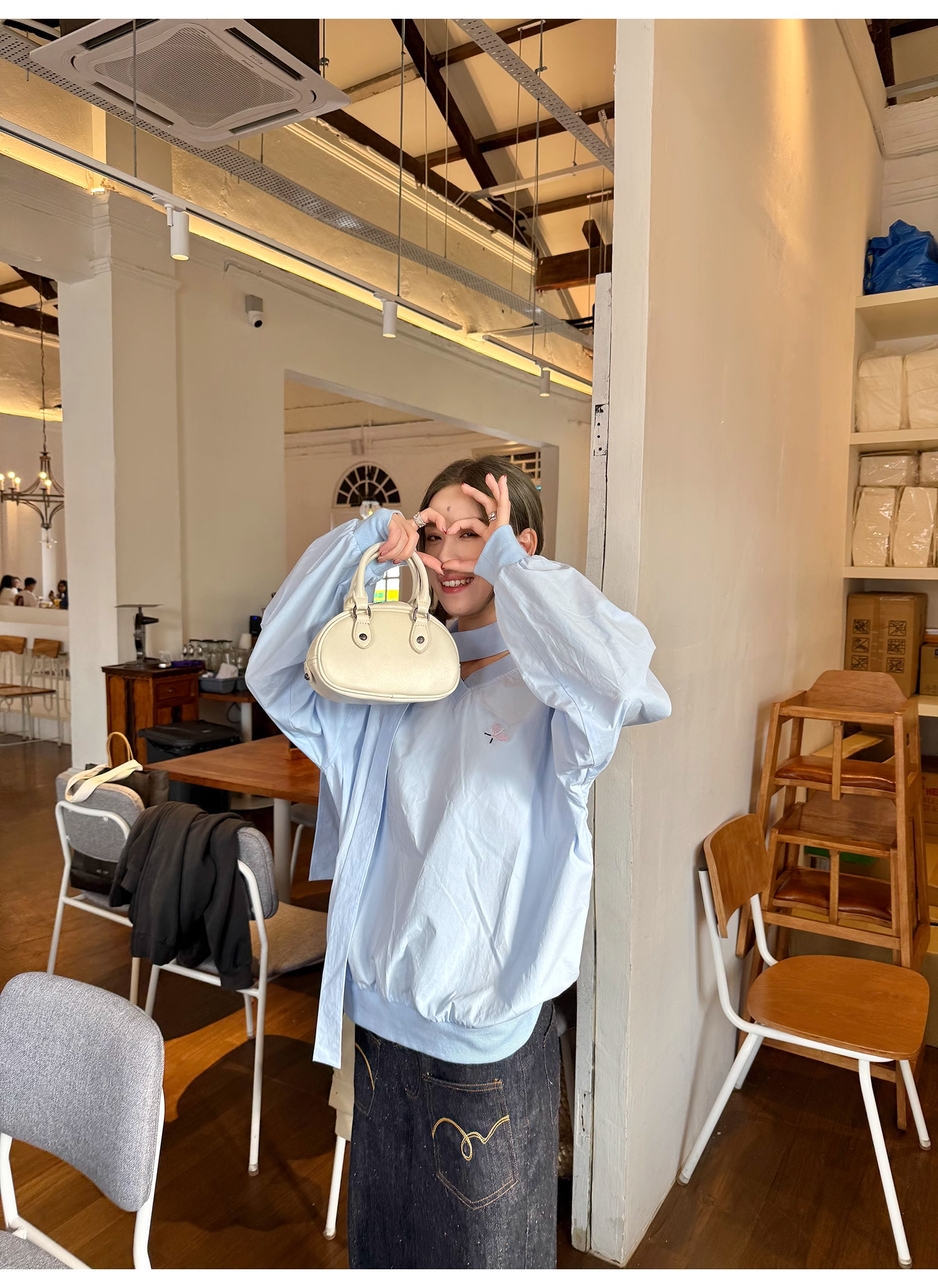 LelyMooch  スポーツカジュアル Vネック刺繍プルオーバー  LEM099