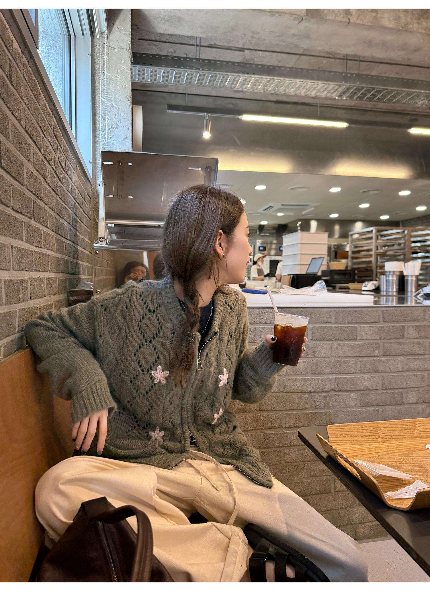 LelyMooch 小花刺しゅうウールジップカーディガン  LEM230