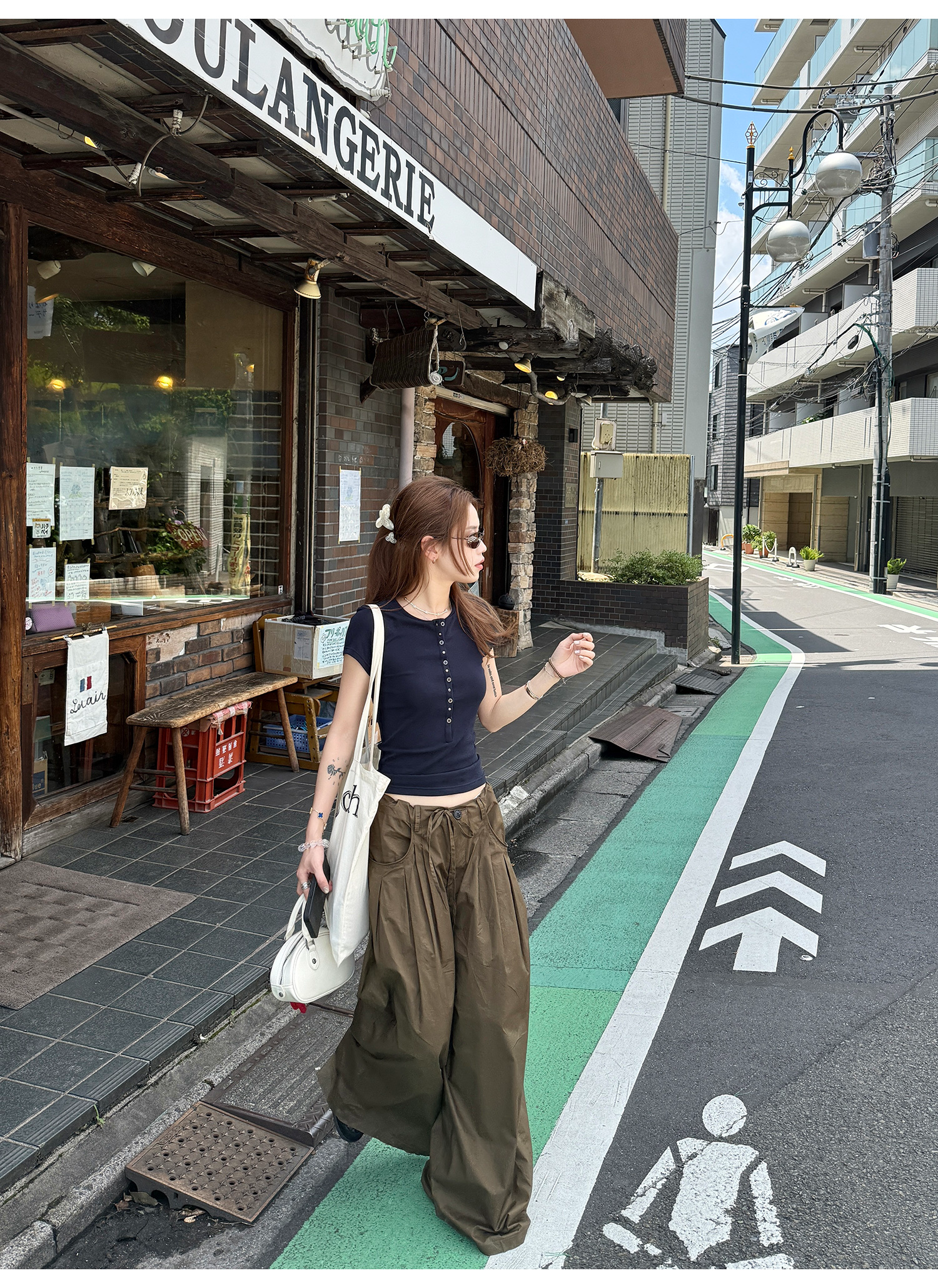 LelyMooch 選べる2色・テンセル混スタッズTシャツ  LEM184