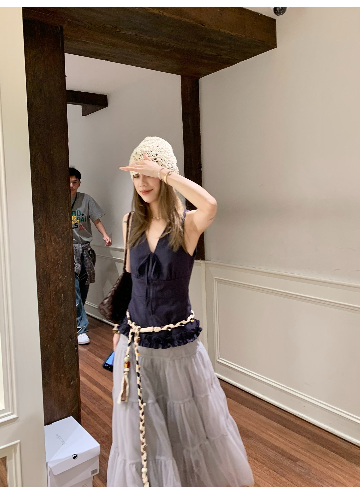 LelyMooch clean fit Vネック×リボン フリルトップス  LEM159