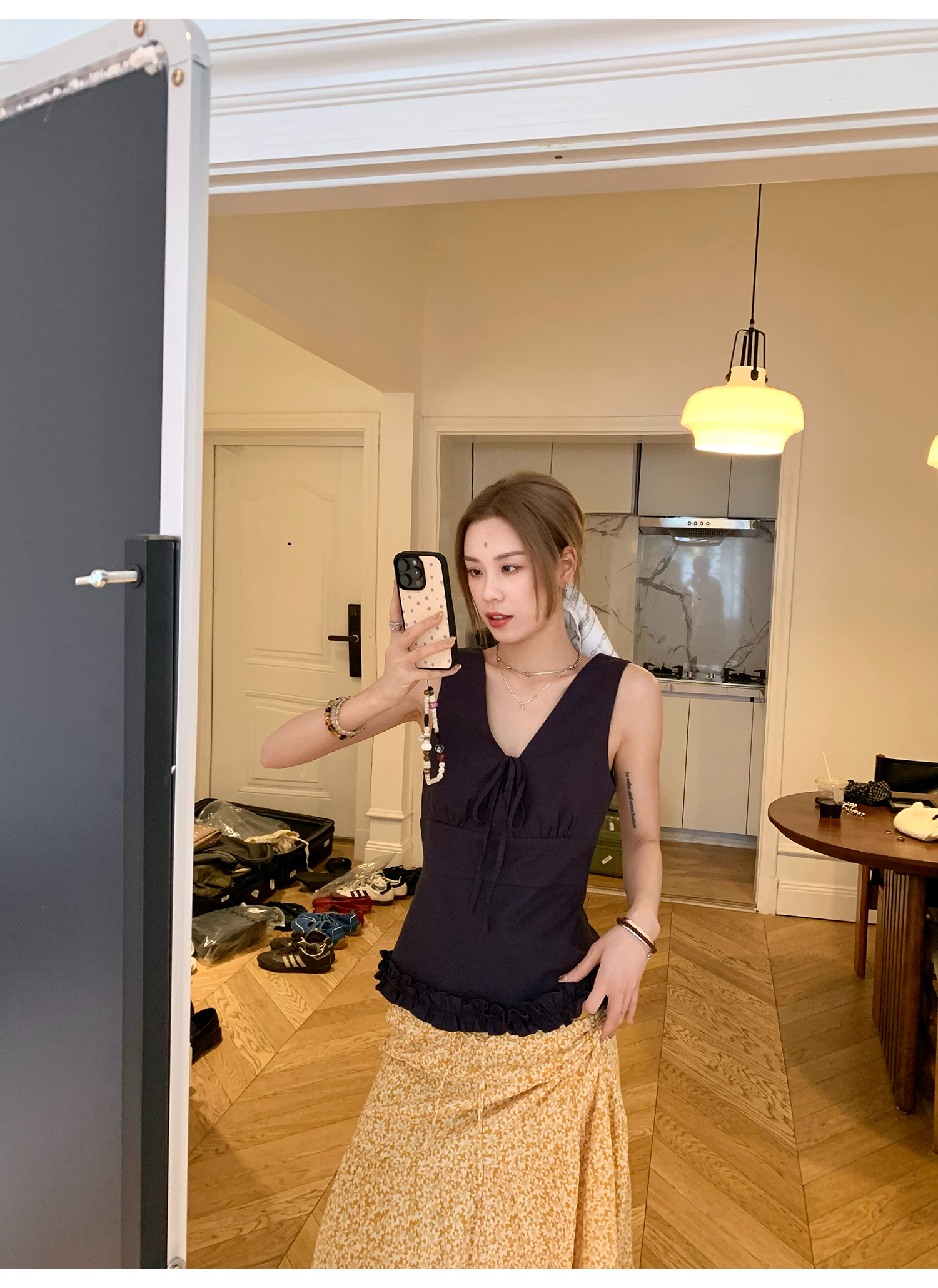 LelyMooch clean fit Vネック×リボン フリルトップス  LEM159