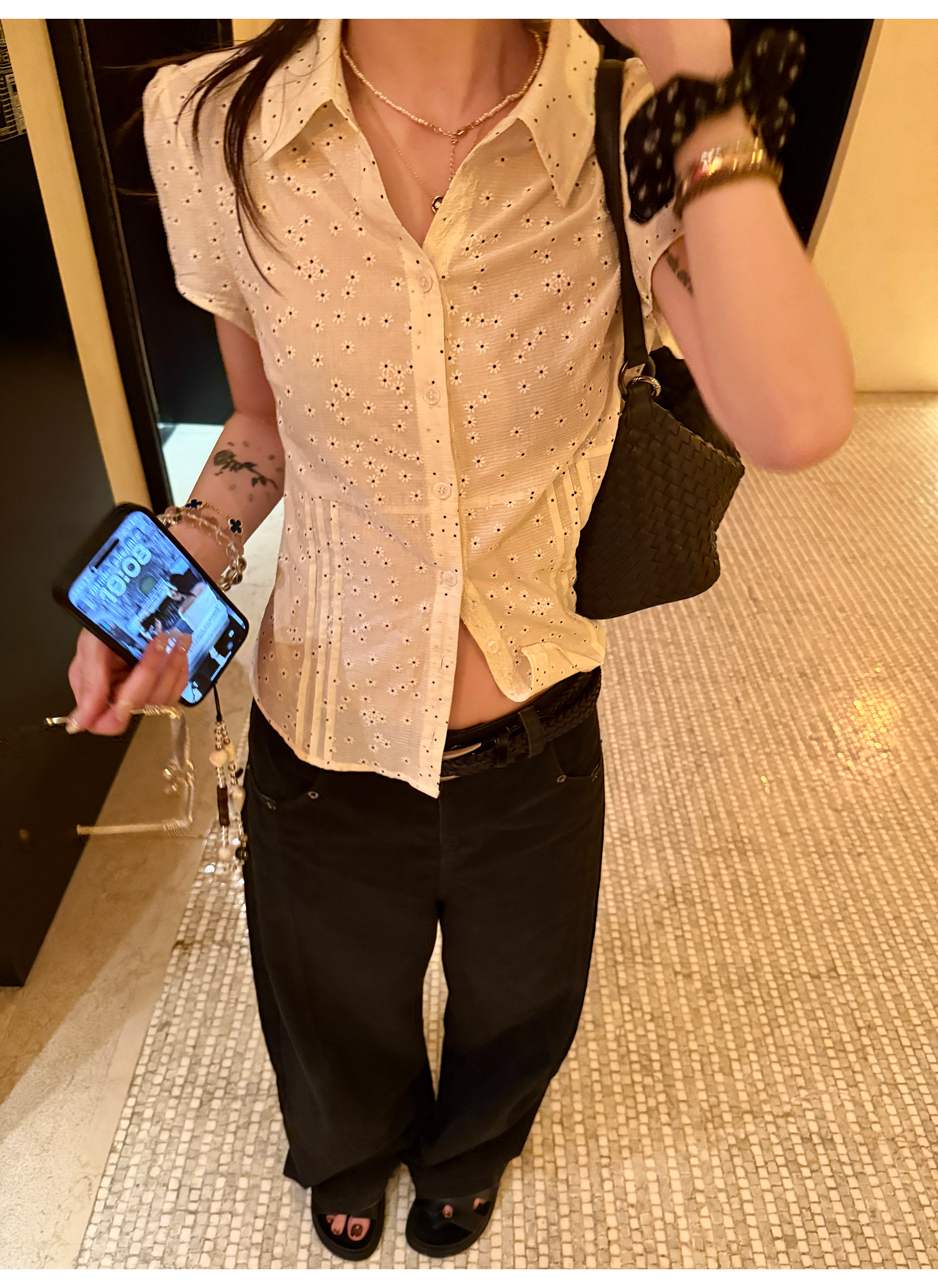 LelyMooch ふんわり小花柄Vネックブラウス  LEM214