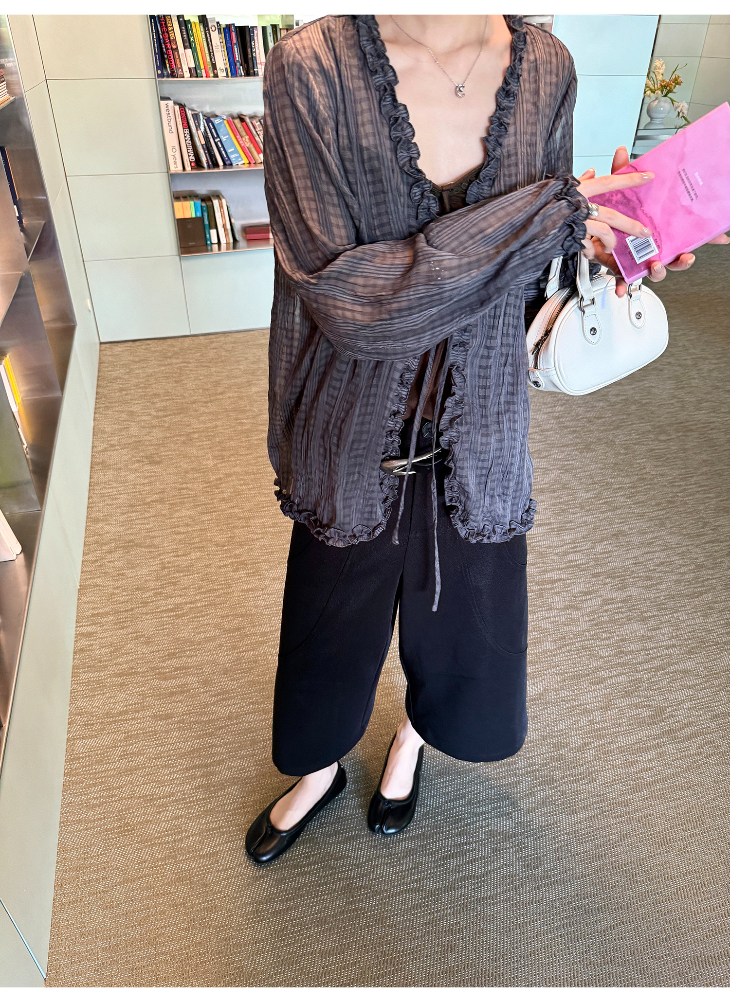 LelyMooch フリル付きVネックチェックシャツ  LEM204