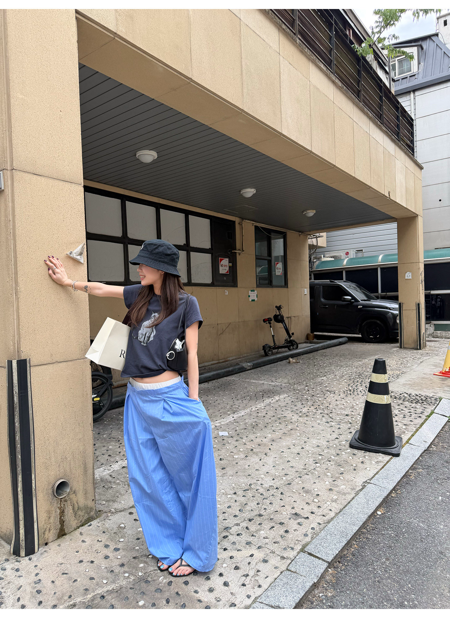 LelyMooch 爽やかブルーのバルーンカーブパンツ  LEM363
