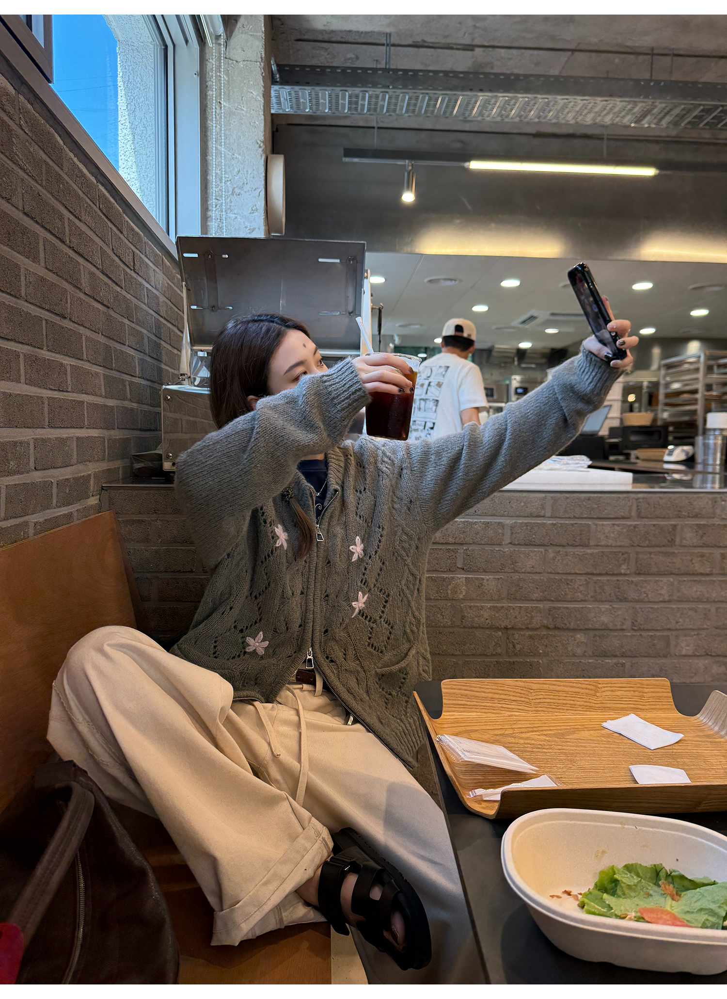 LelyMooch 小花刺しゅうウールジップカーディガン  LEM230