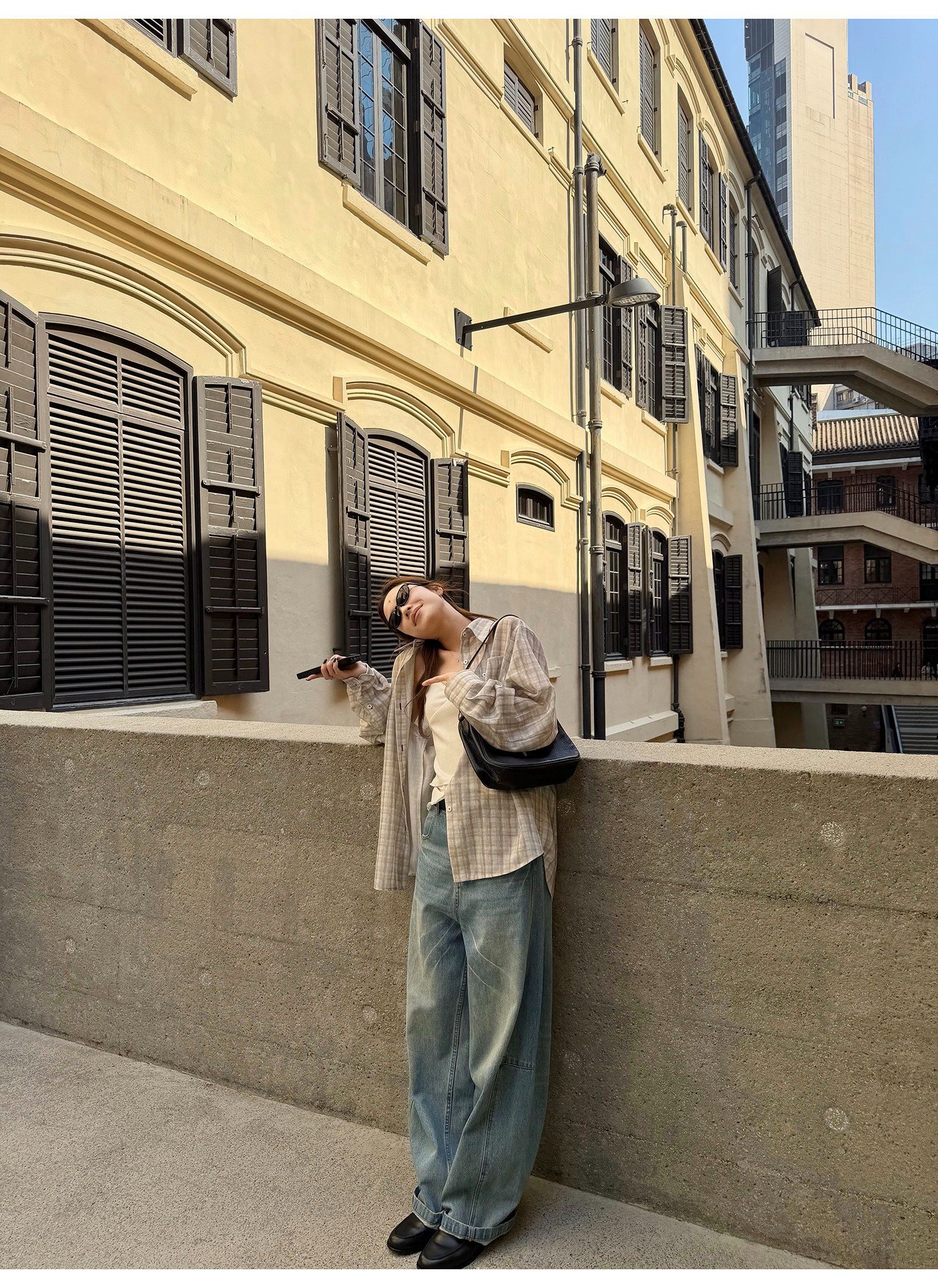 LelyMooch 春夏ムード漂う ひび割れ加工 カーブデニム  LEM316