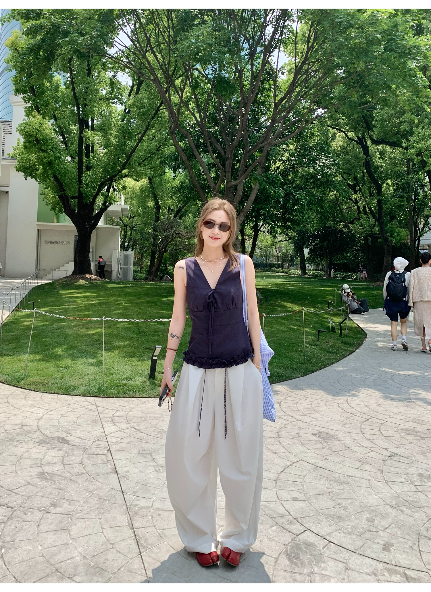 LelyMooch clean fit Vネック×リボン フリルトップス  LEM159