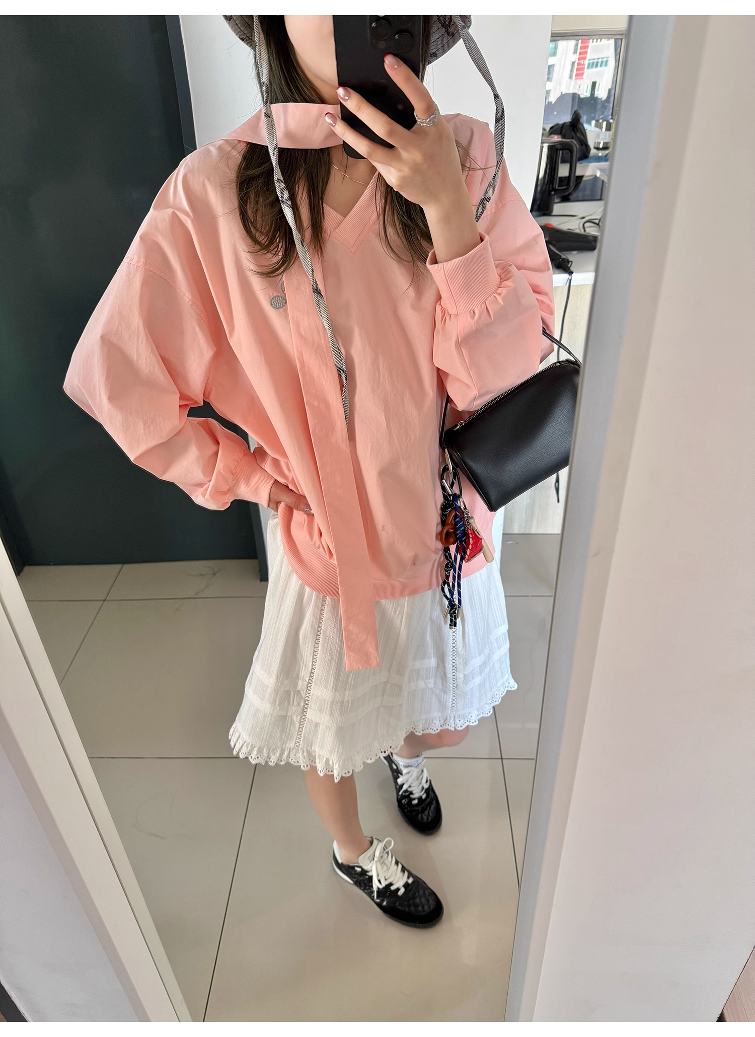 LelyMooch  スポーツカジュアル Vネック刺繍プルオーバー  LEM099