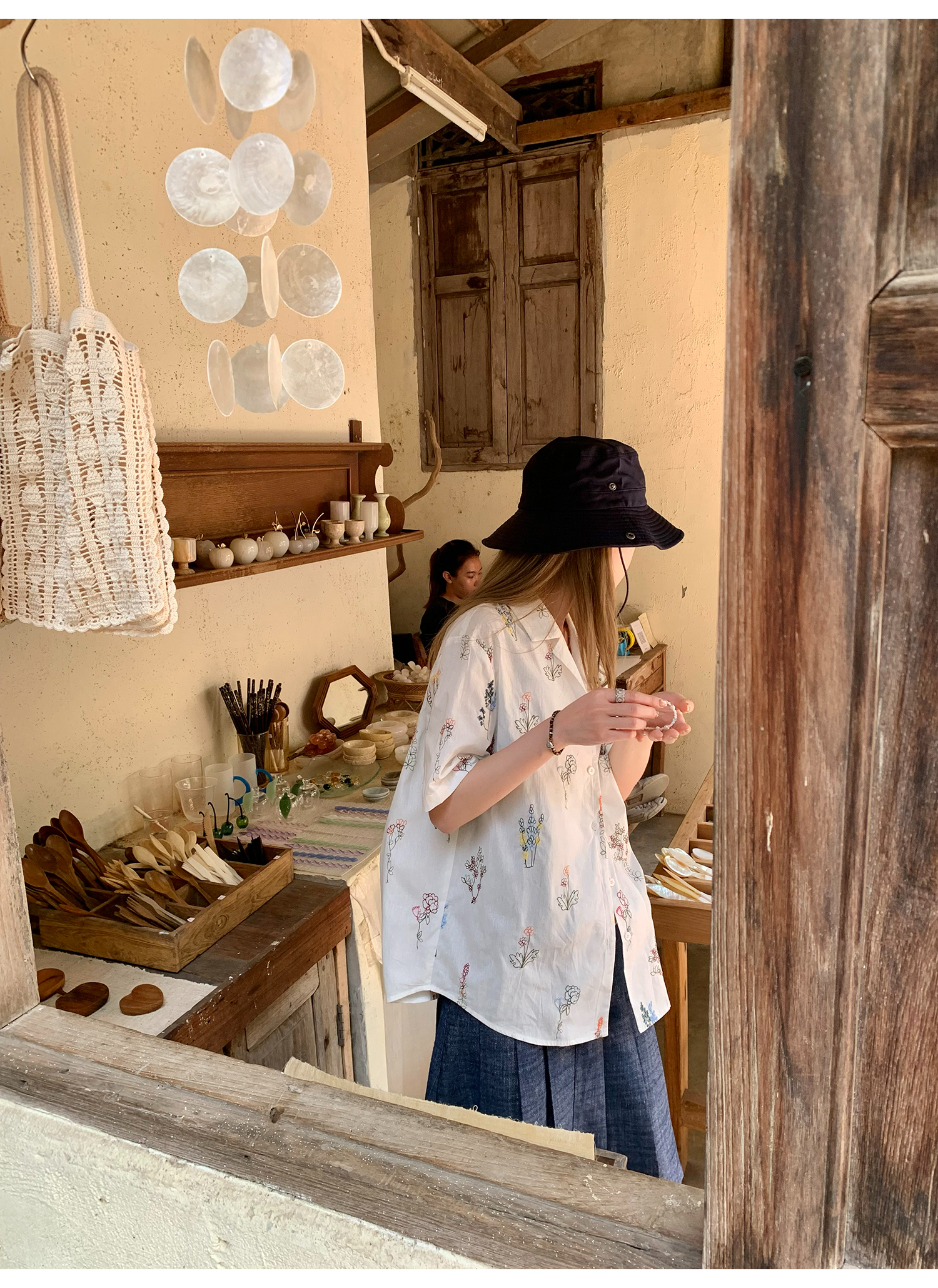 LelyMooch  大人可愛い＊花柄刺繍シャツ  LEM146