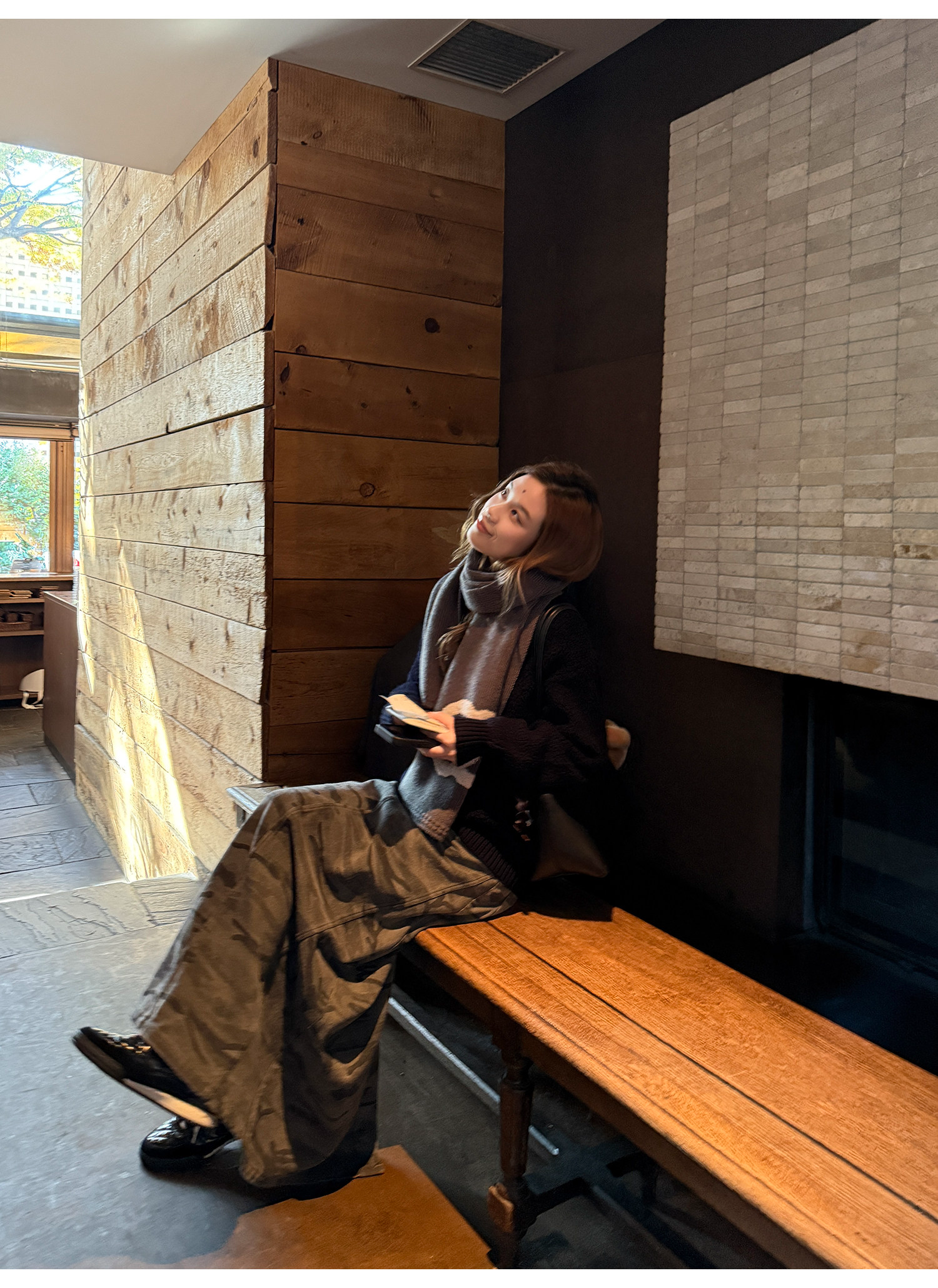 LelyMooch ウール100％ Vネック ニット  LEM285