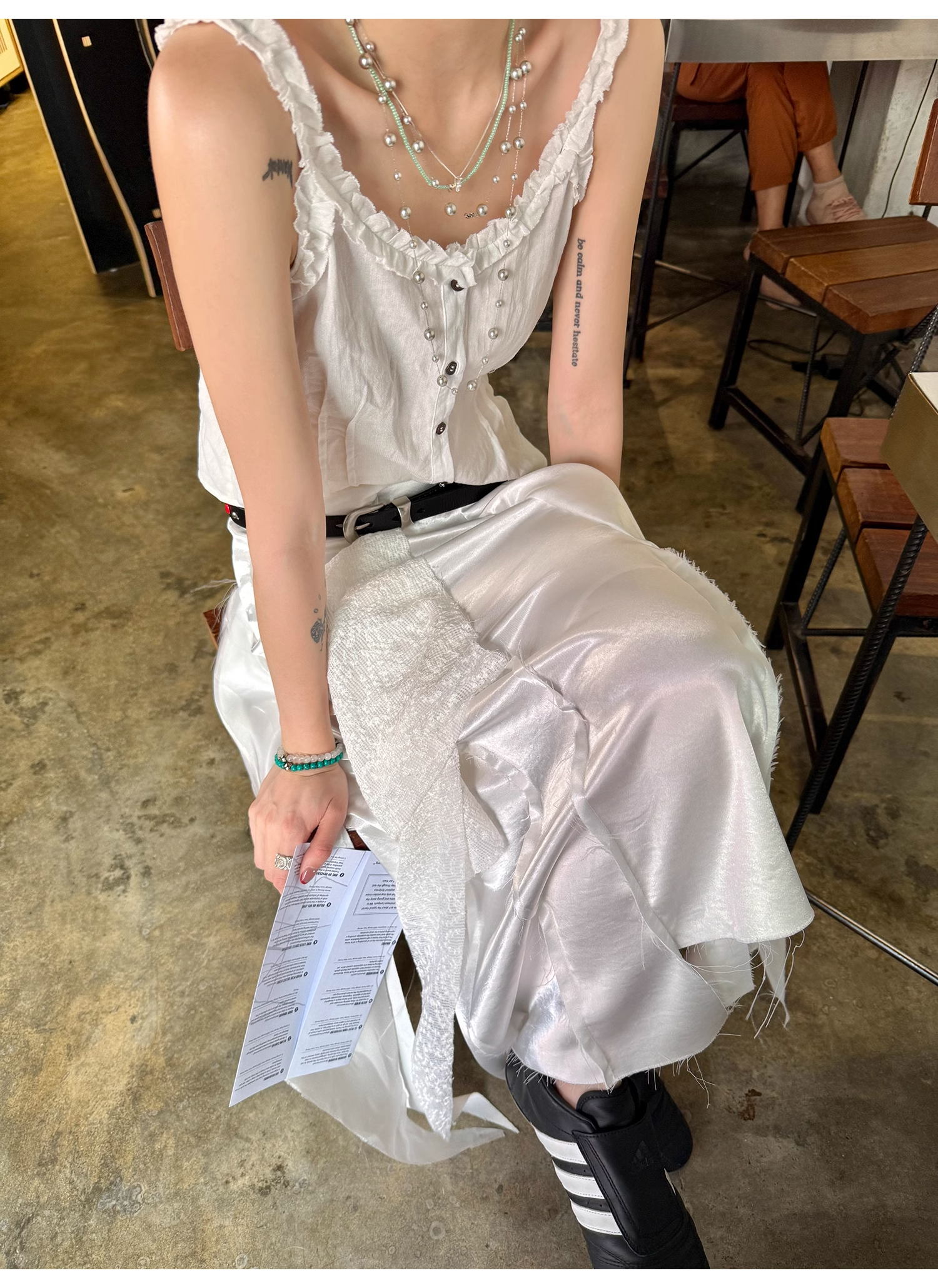 LelyMooch  重厚レース×光沢サテンスカート  LEM097