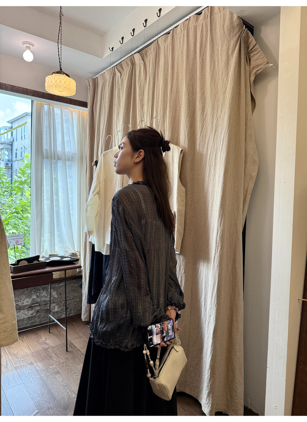 LelyMooch フリル付きVネックチェックシャツ  LEM204