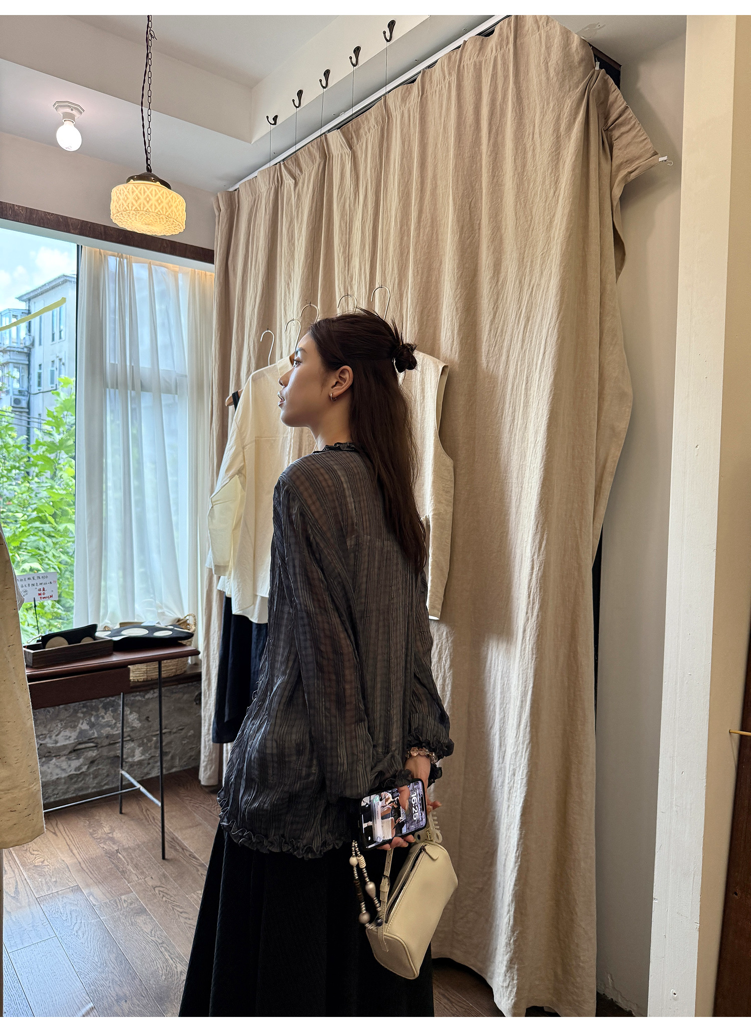 LelyMooch フリル付きVネックチェックシャツ  LEM204