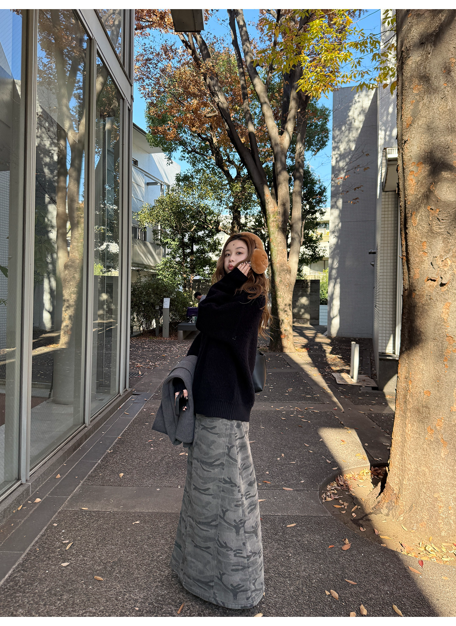 LelyMooch ウール100％ Vネック ニット  LEM285