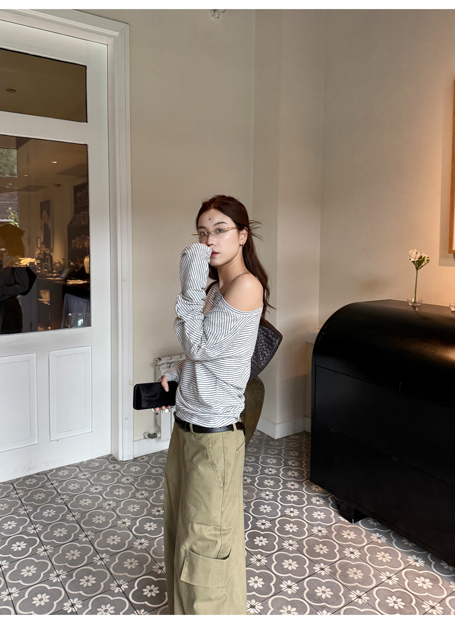 LelyMooch 小花刺繍ストライプトップス  LEM210