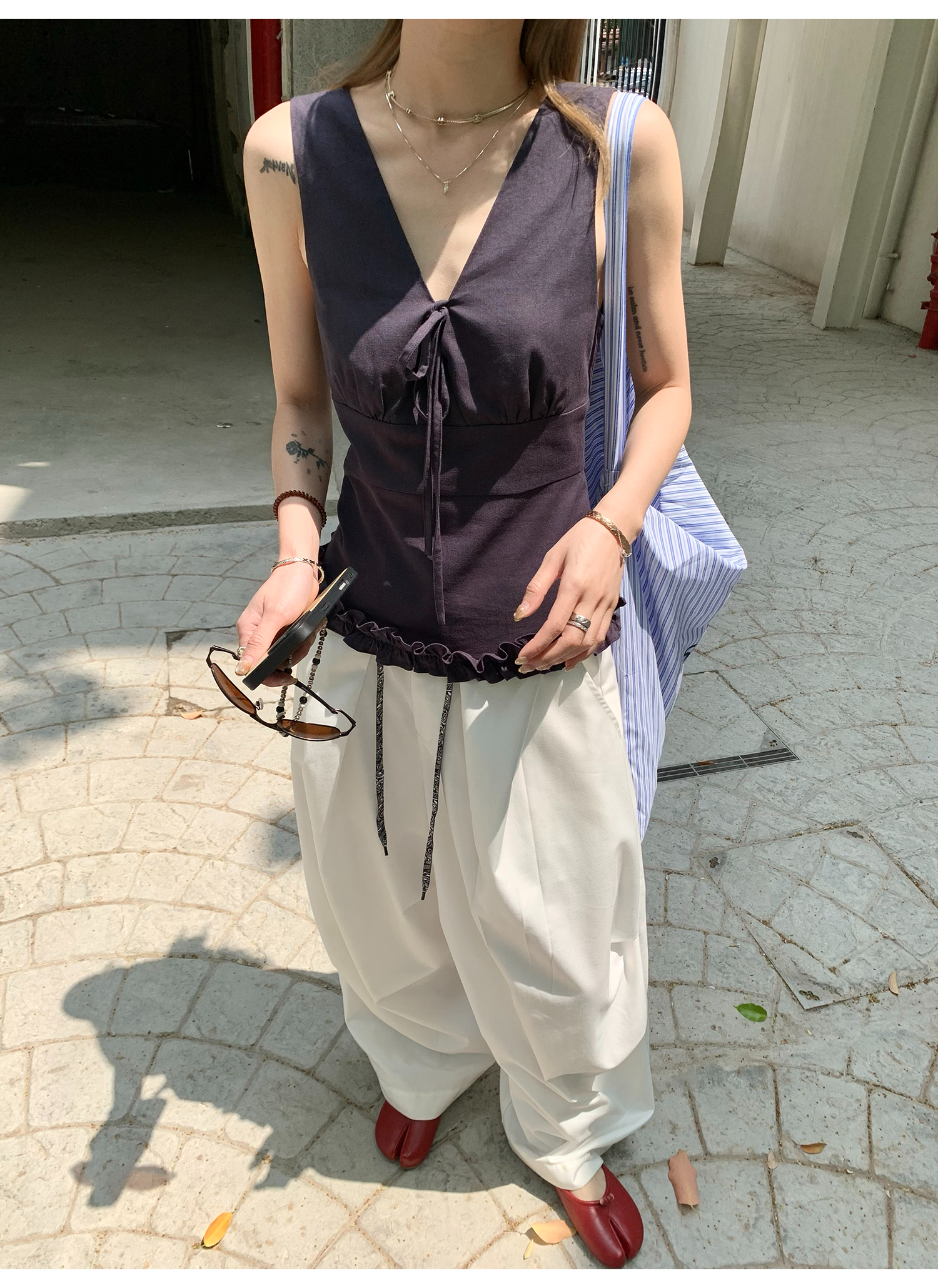 LelyMooch clean fit Vネック×リボン フリルトップス  LEM159