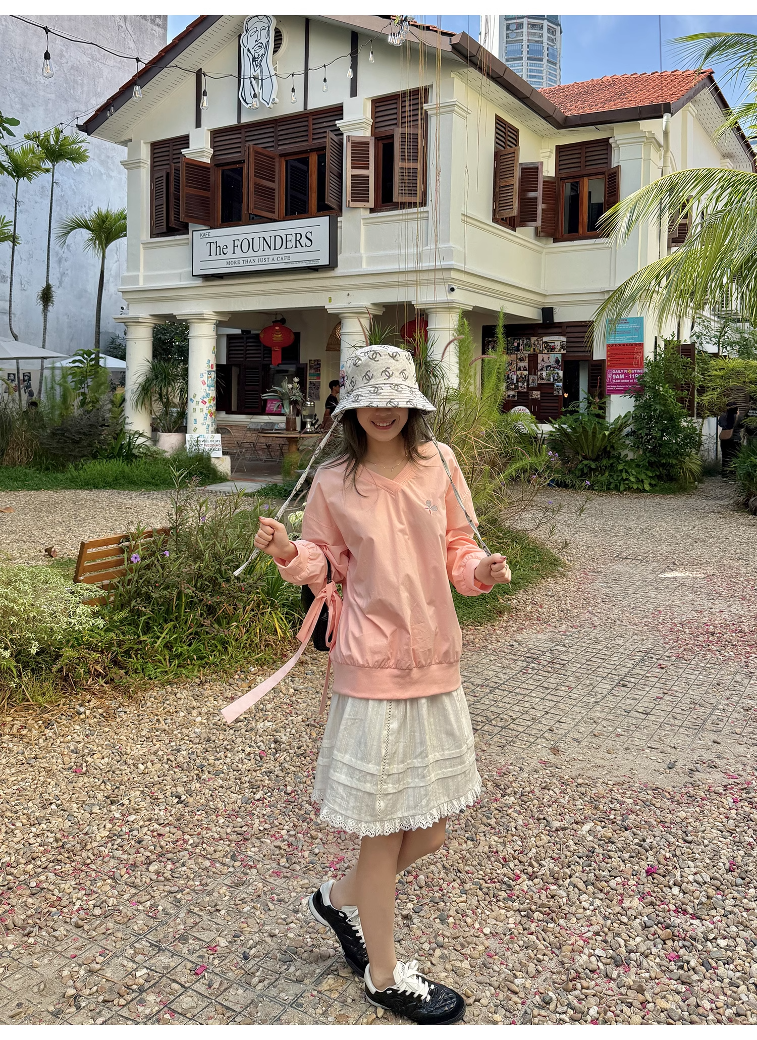 LelyMooch  スポーツカジュアル Vネック刺繍プルオーバー  LEM099