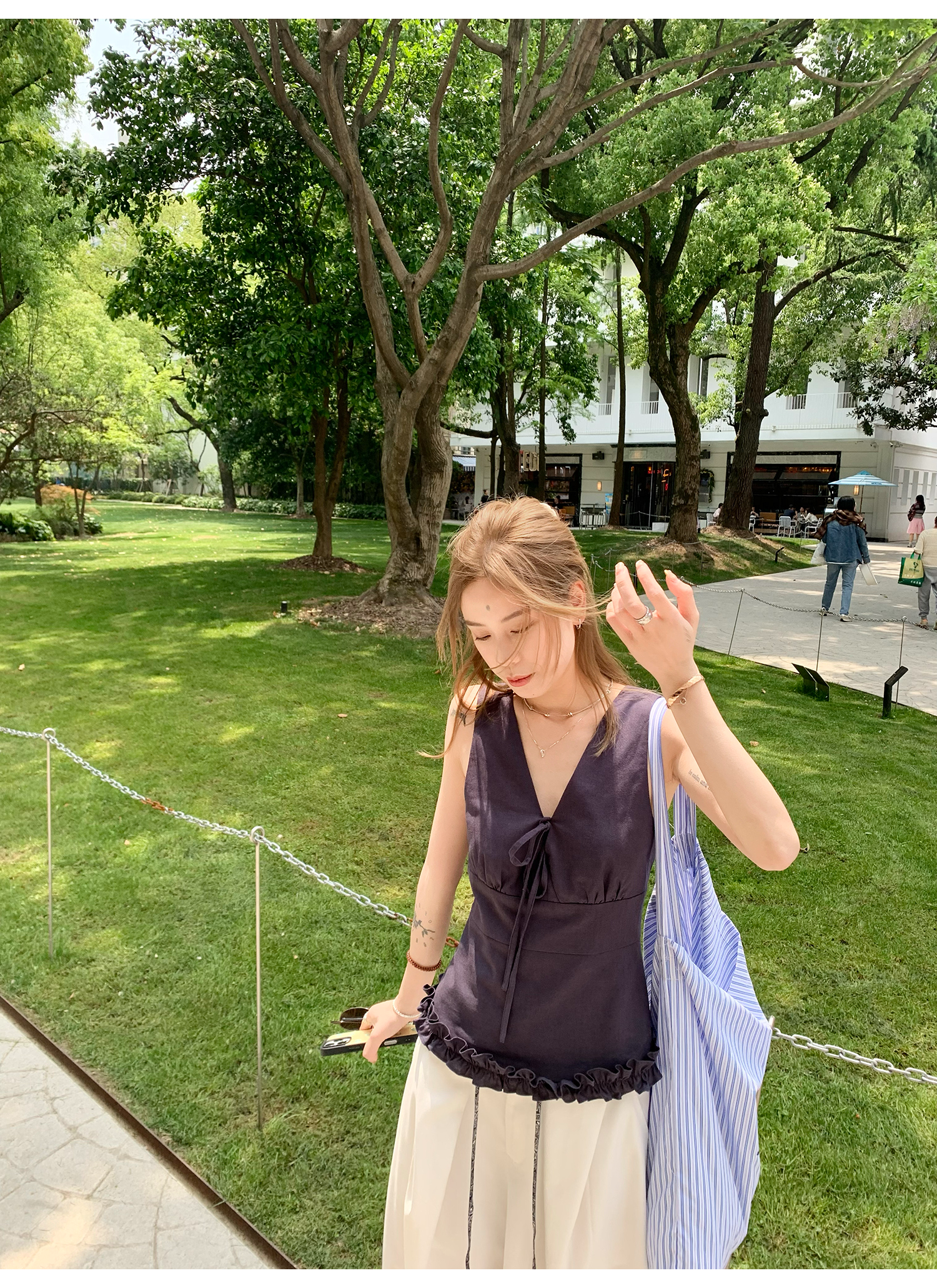 LelyMooch clean fit Vネック×リボン フリルトップス  LEM159