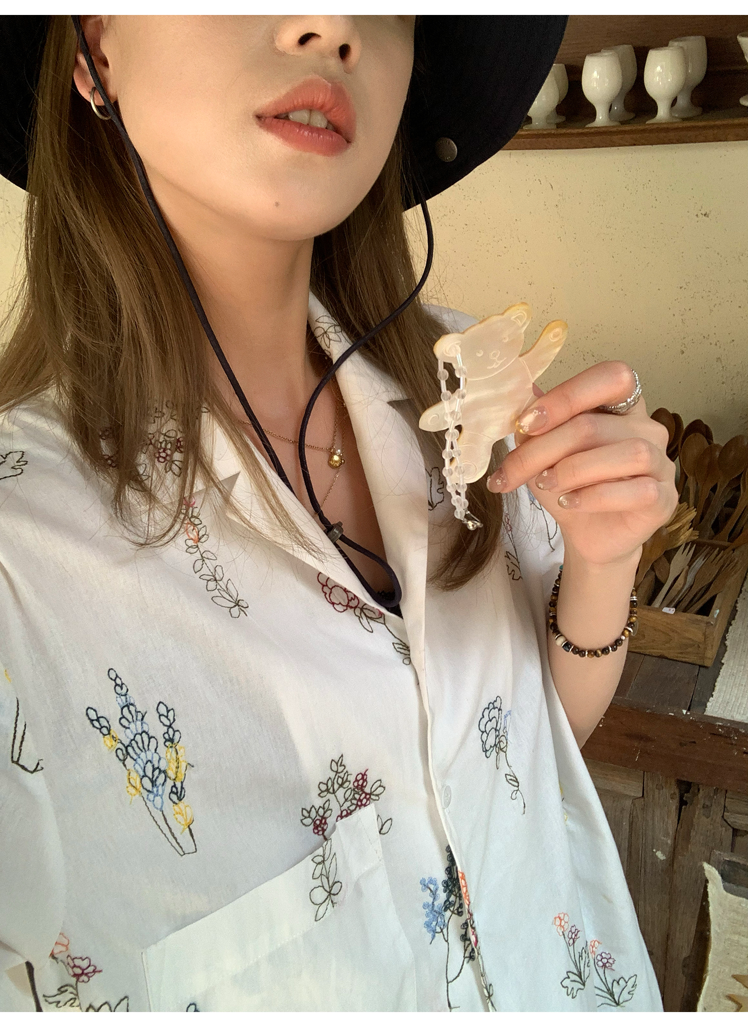 LelyMooch  大人可愛い＊花柄刺繍シャツ  LEM146