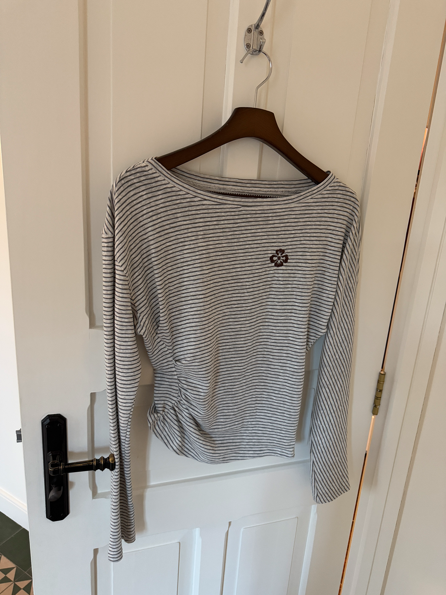 LelyMooch 小花刺繍ストライプトップス  LEM210