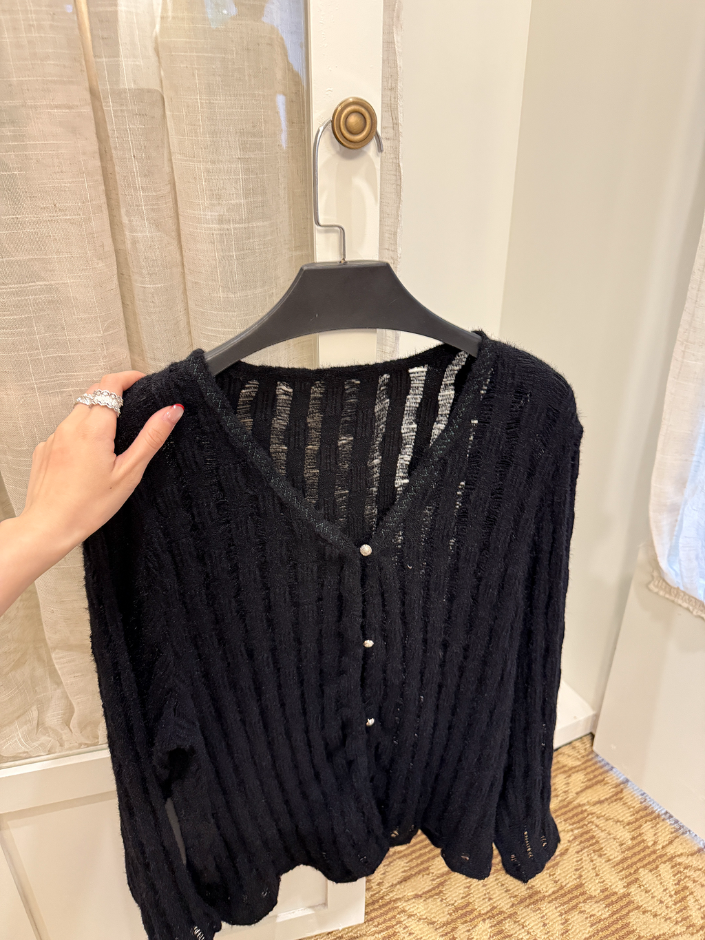 LelyMooch 透け感ニットで即抜け感◎ ゆるシルエットの黒カーディガン LEM149