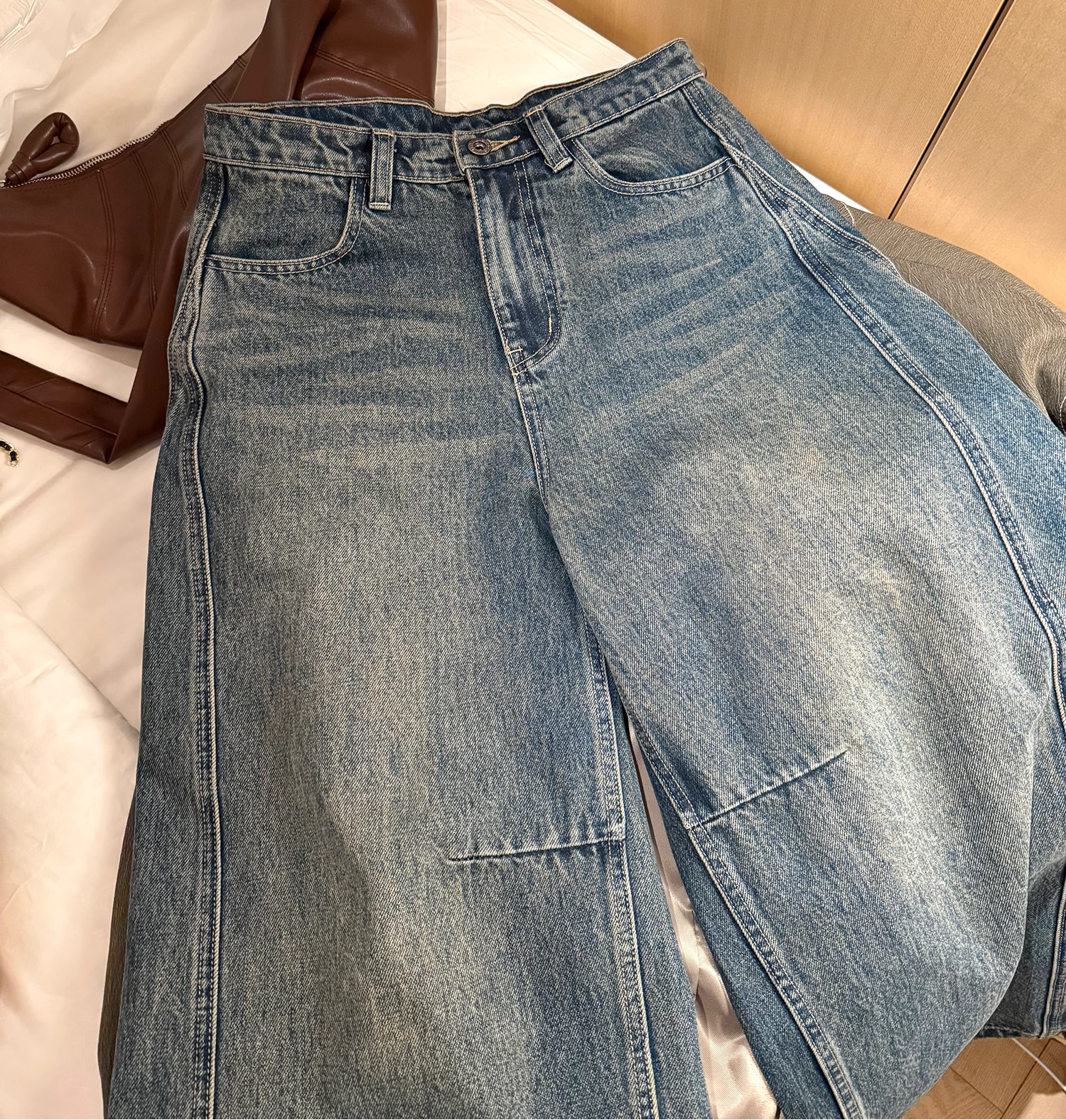 LelyMooch  ウォッシュブルーのジーンズ  LEM087