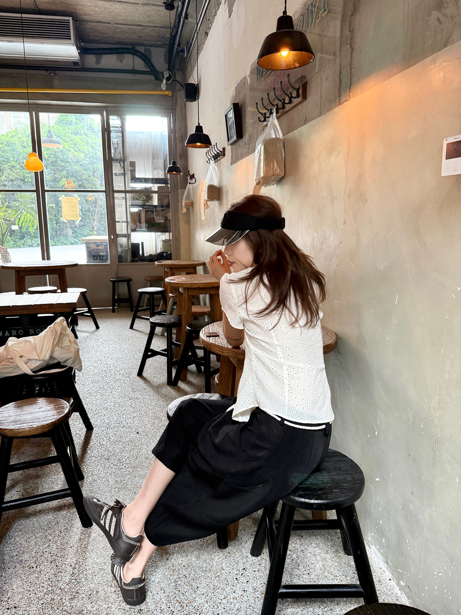 LelyMooch ふんわり小花柄Vネックブラウス  LEM214