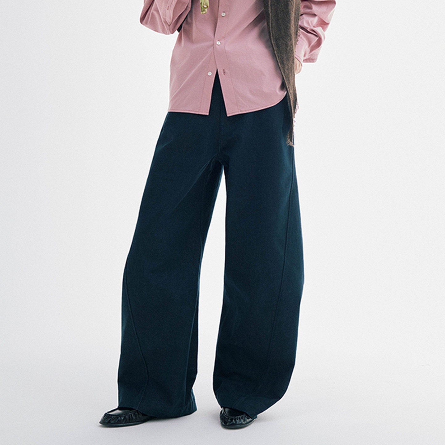 立体カーブドライン × ワイドシルエット構造タックデザインデニムパンツ LOM030