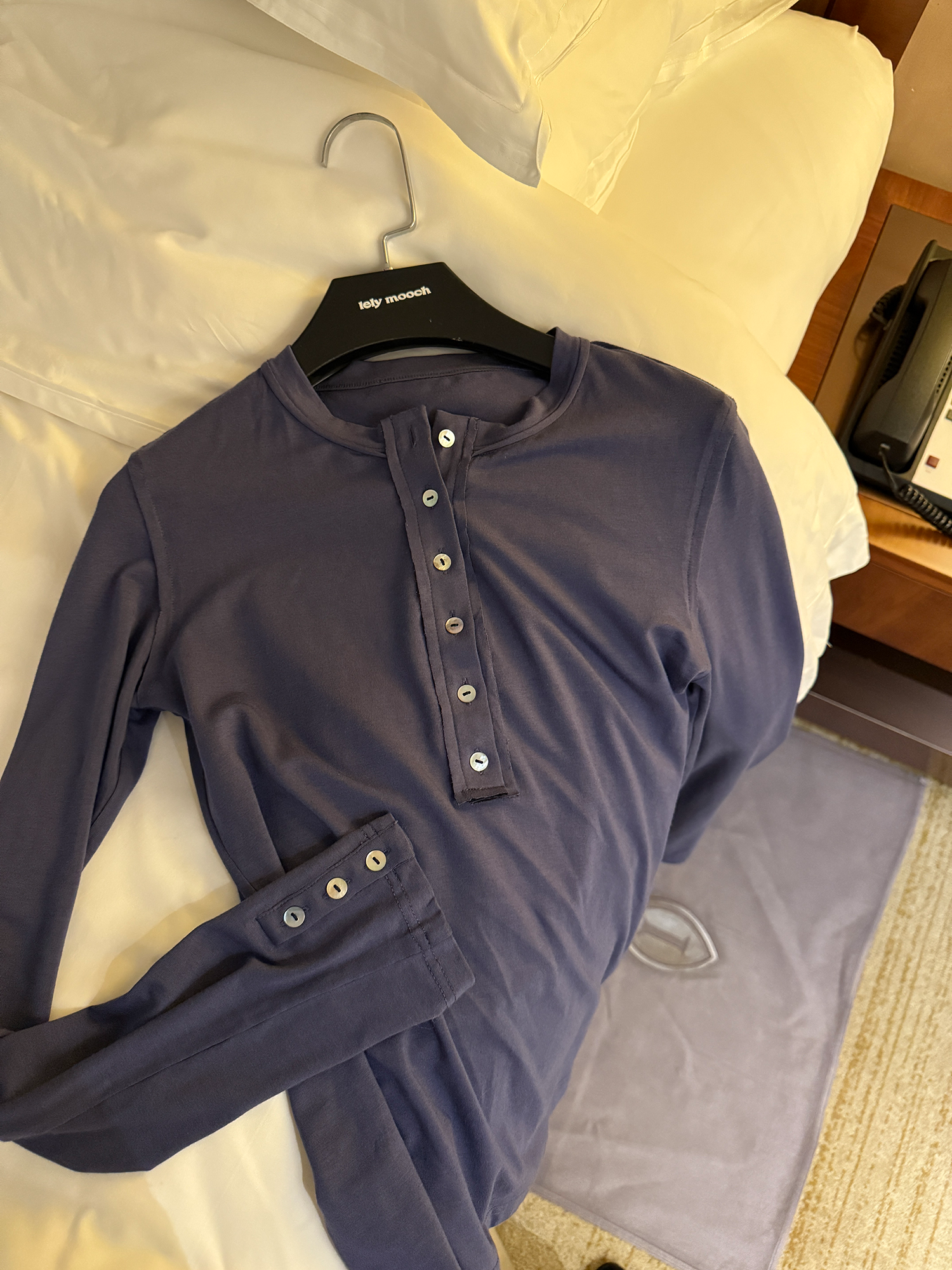 LelyMooch Top in misto lana con scollo alla Henley LEM236