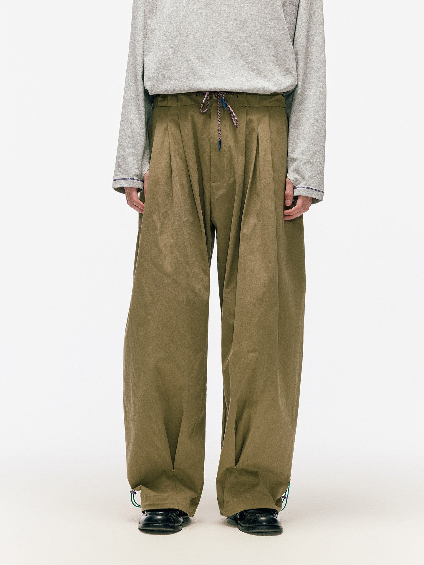 軽やかなハリ感 立体タック ワイドカーブパンツ  LOM047