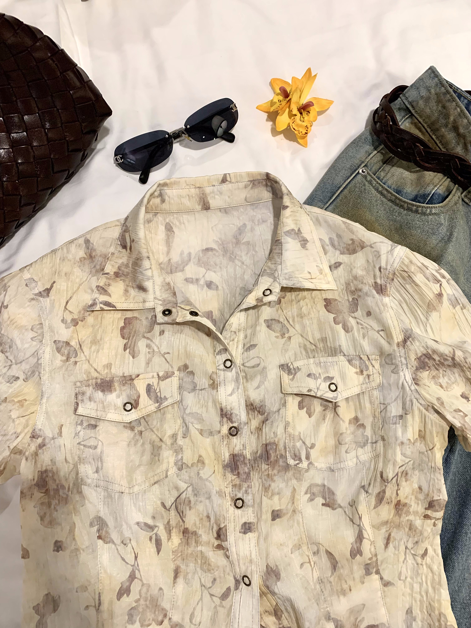 LelyMooch Camicia corta con lavorazione a pieghe effetto tie-dye floreale LEM139