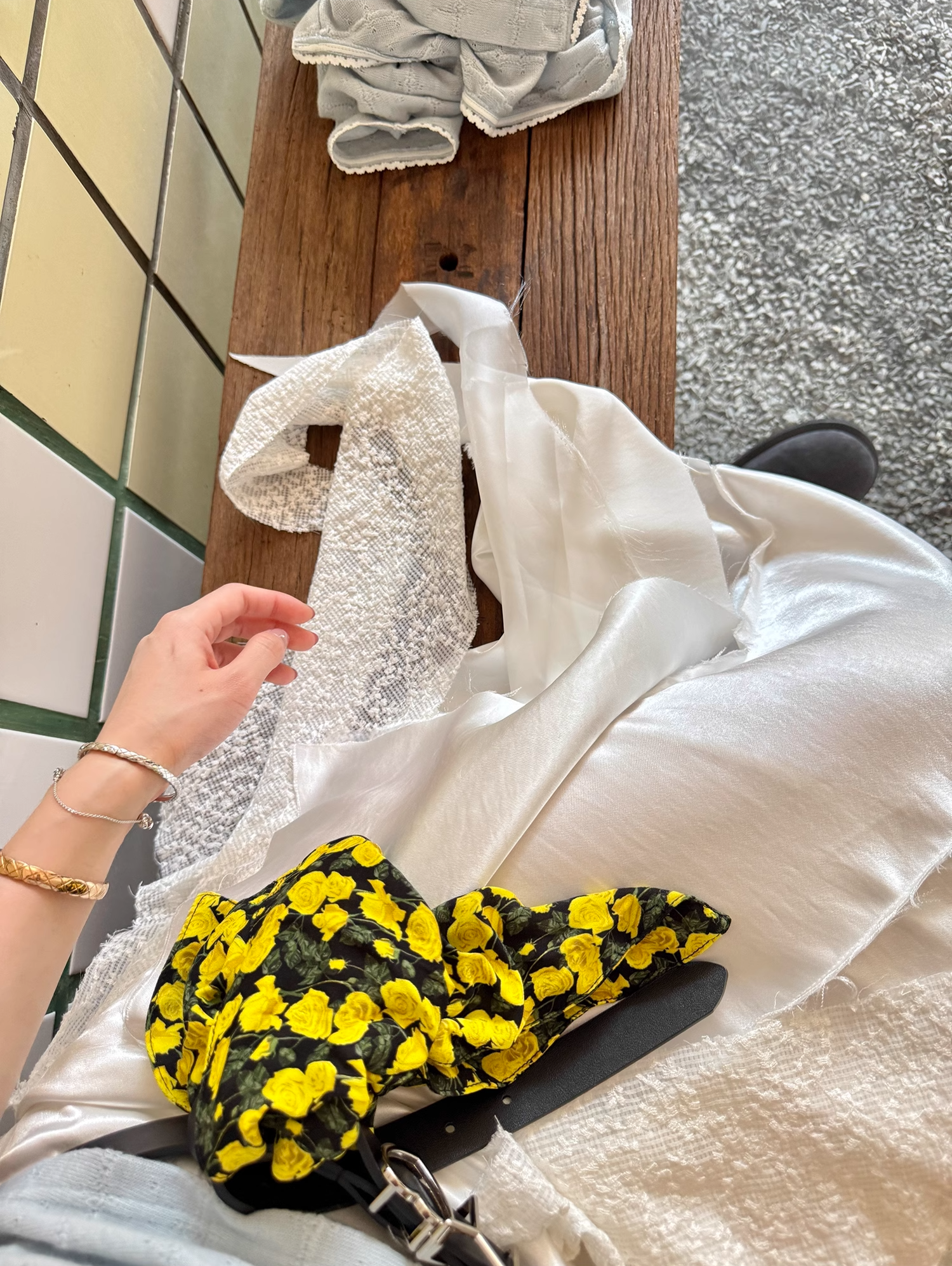 LelyMooch  重厚レース×光沢サテンスカート  LEM097