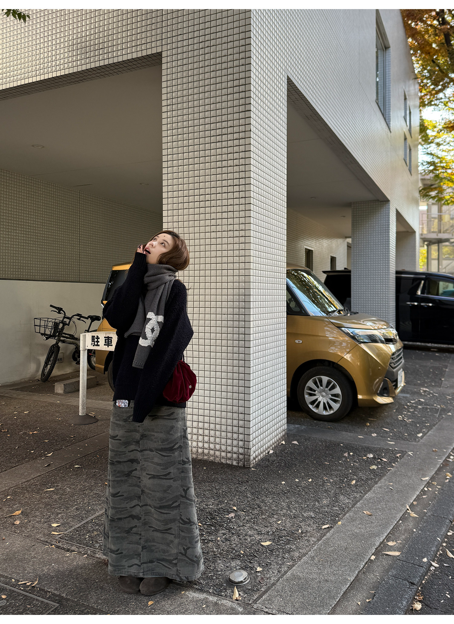 LelyMooch ウール100％ Vネック ニット  LEM285