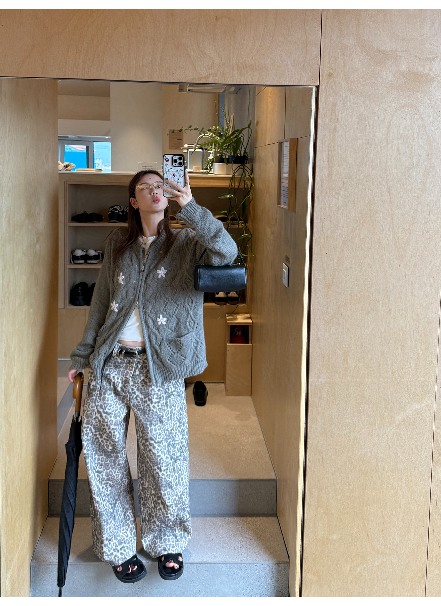 LelyMooch 小花刺しゅうウールジップカーディガン  LEM230