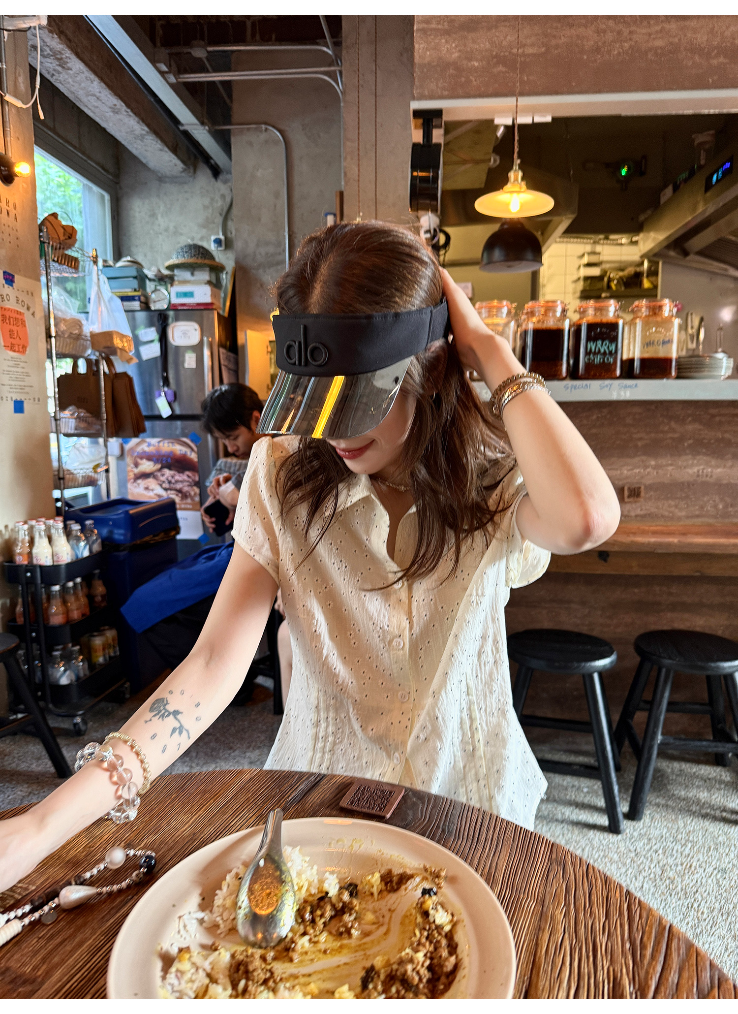 LelyMooch ふんわり小花柄Vネックブラウス  LEM214