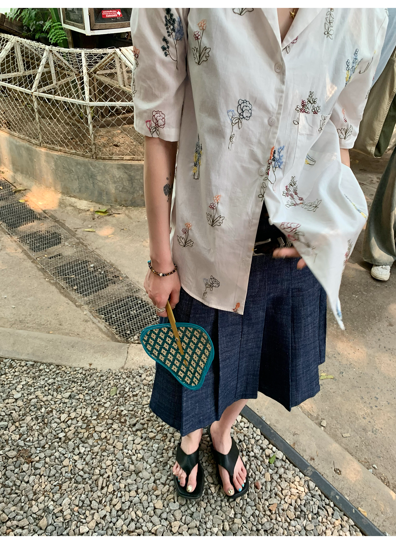 LelyMooch  大人可愛い＊花柄刺繍シャツ  LEM146